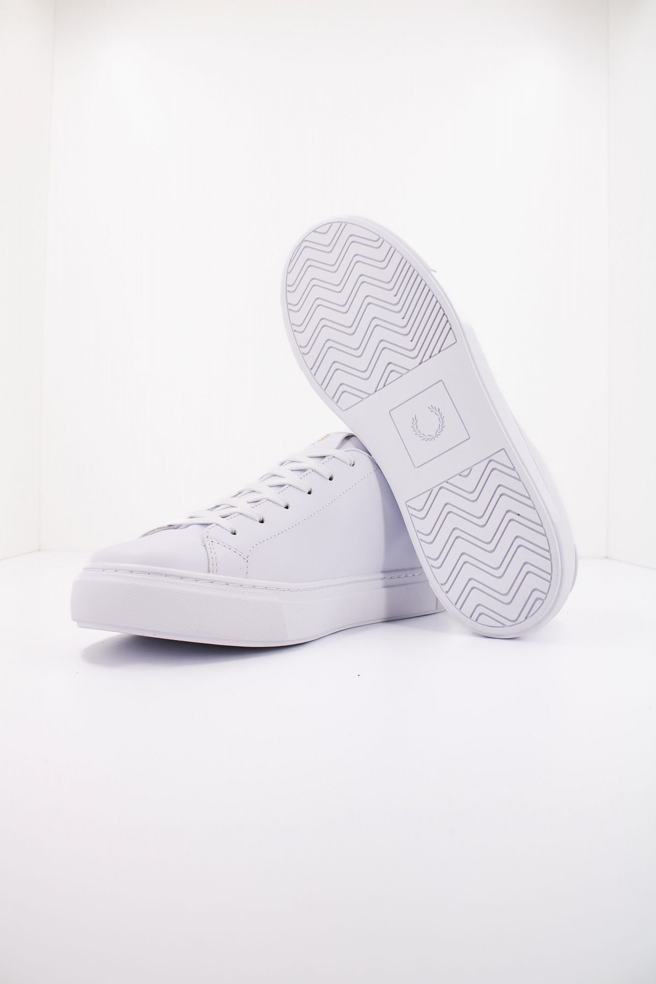 FRED PERRY B71 LEATHER en color BLANCO (4)
