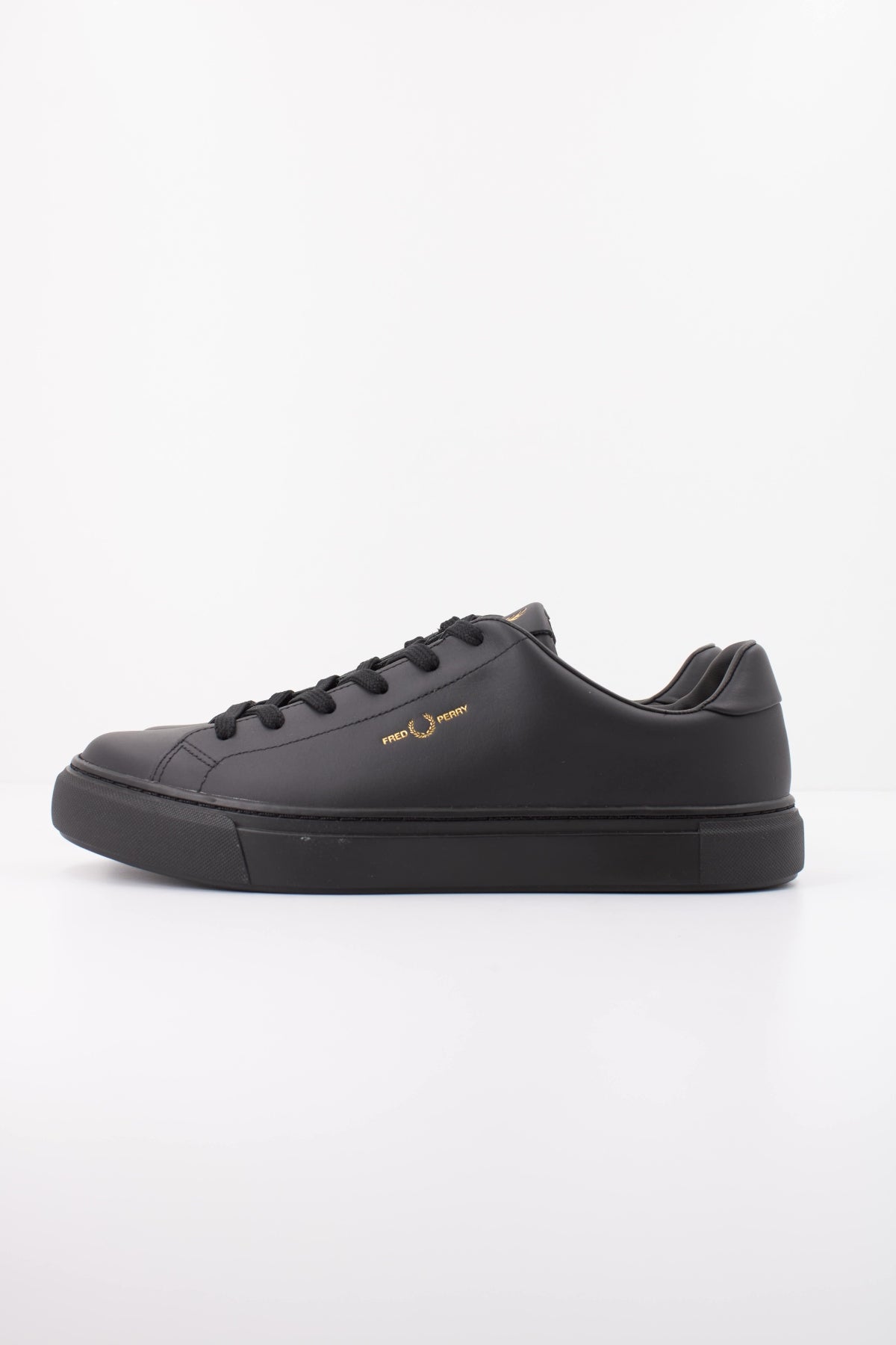 FRED PERRY B71 LEATHER en color NEGRO (1)