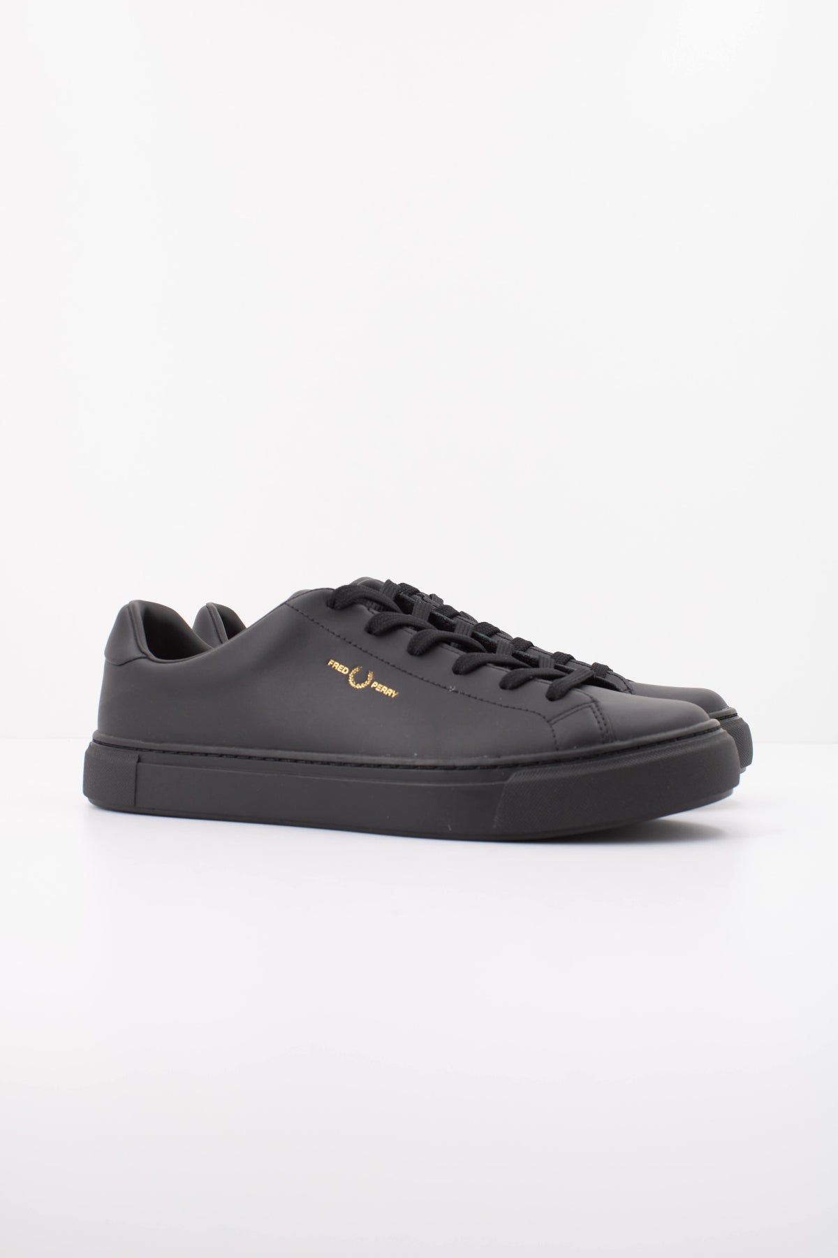 FRED PERRY B71 LEATHER en color NEGRO (2)