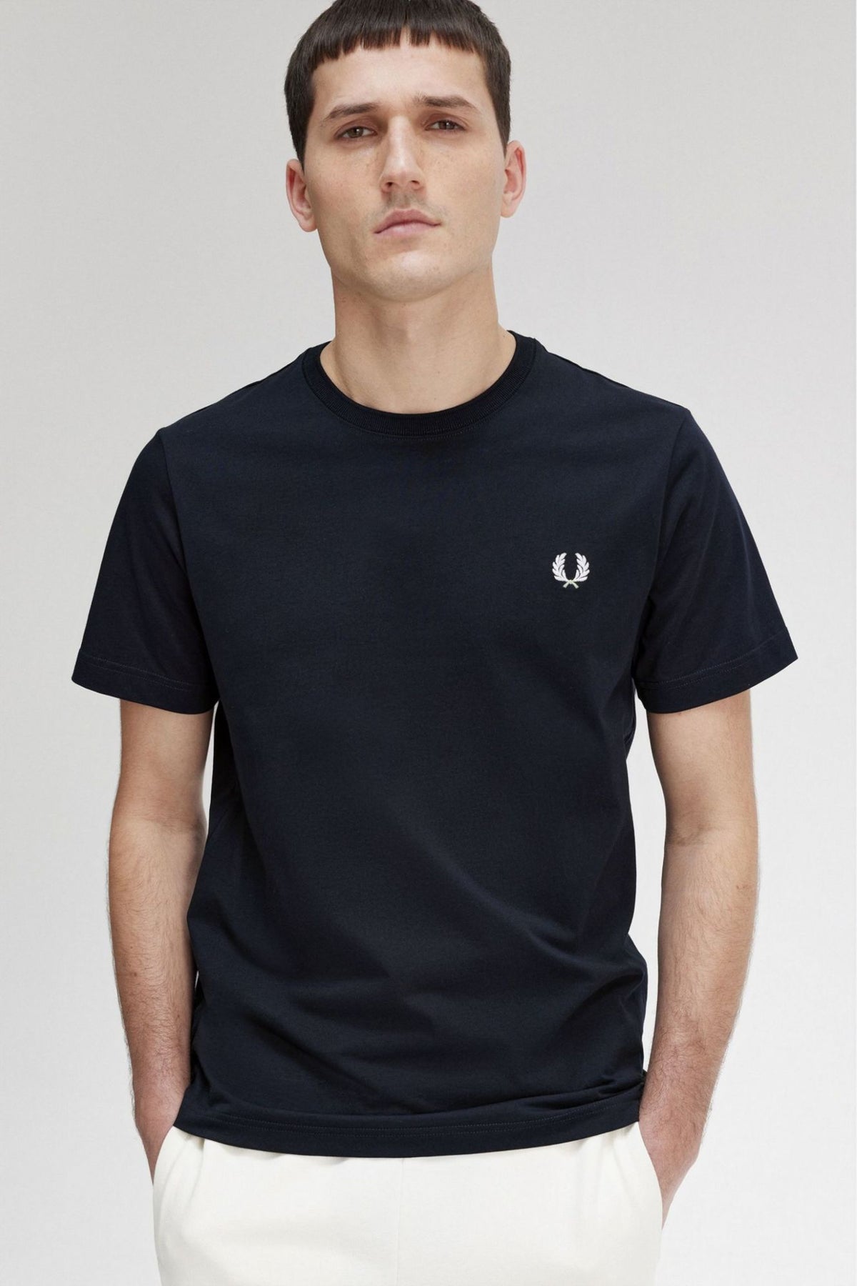 FRED PERRY CREW NECK T-SHIRT M1600FP en color AZUL (4)