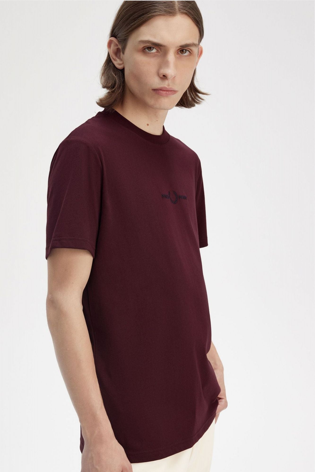 FRED PERRY EMBROIDERED T-SHIRT en color BURDEOS (4)
