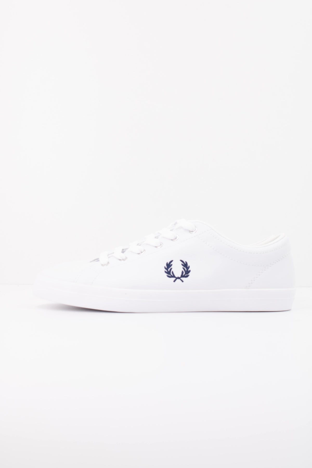 FRED PERRY BASELINE LEATHER en color BLANCO (1)