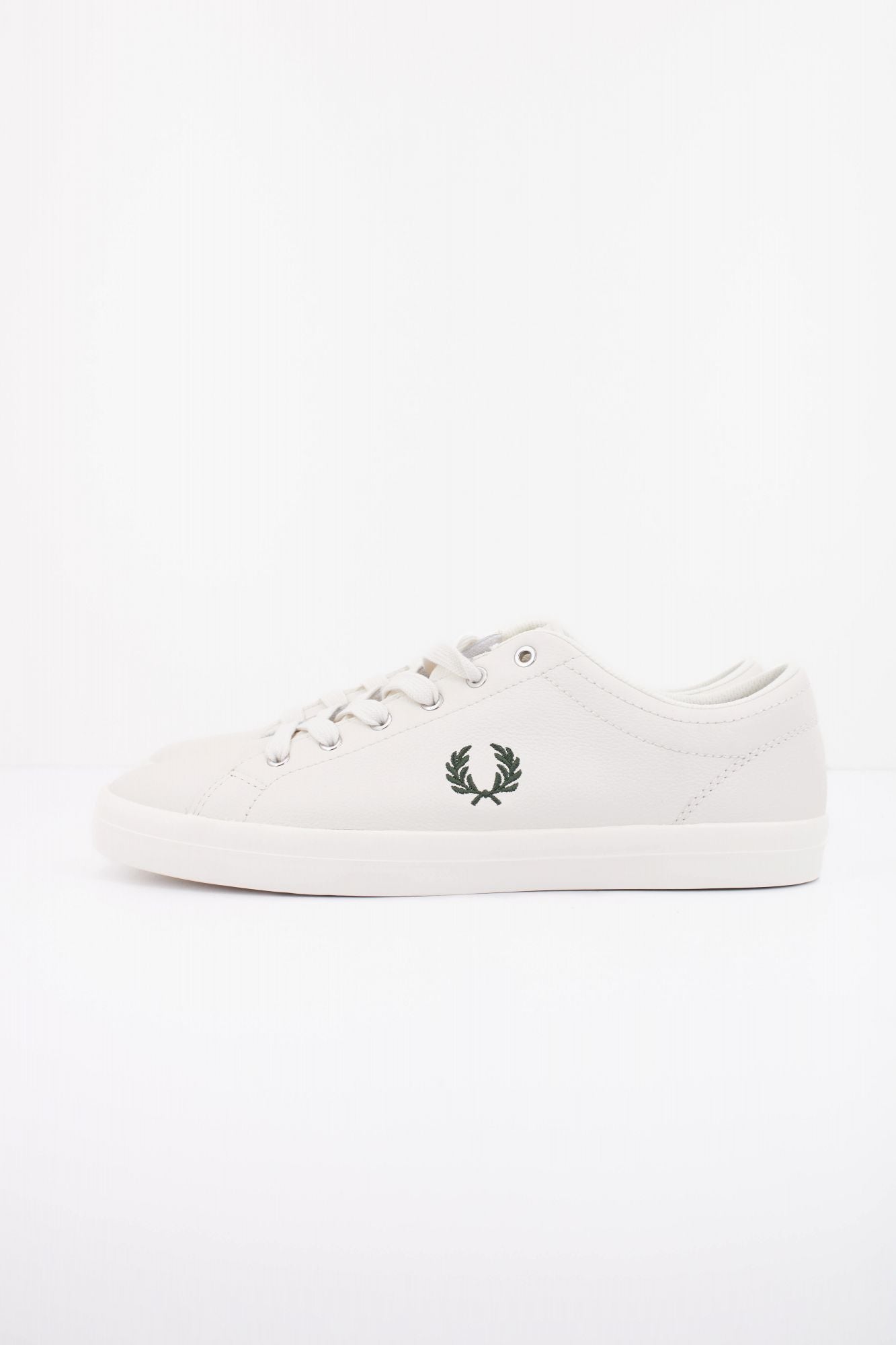 FRED PERRY BASELINE LEATHER en color BLANCO (1)
