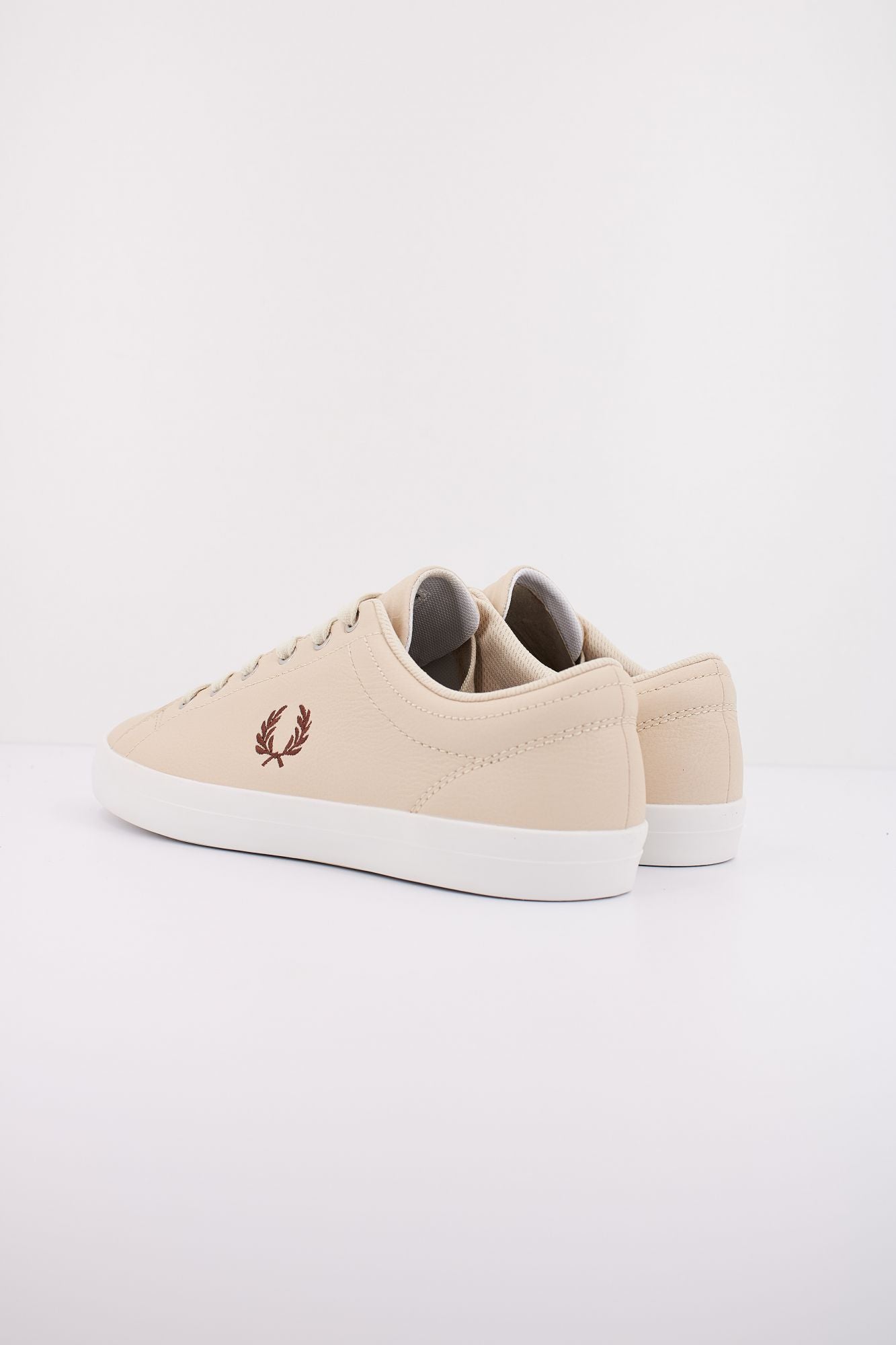 FRED PERRY BASELINE LEATHER en color BEIS (4)