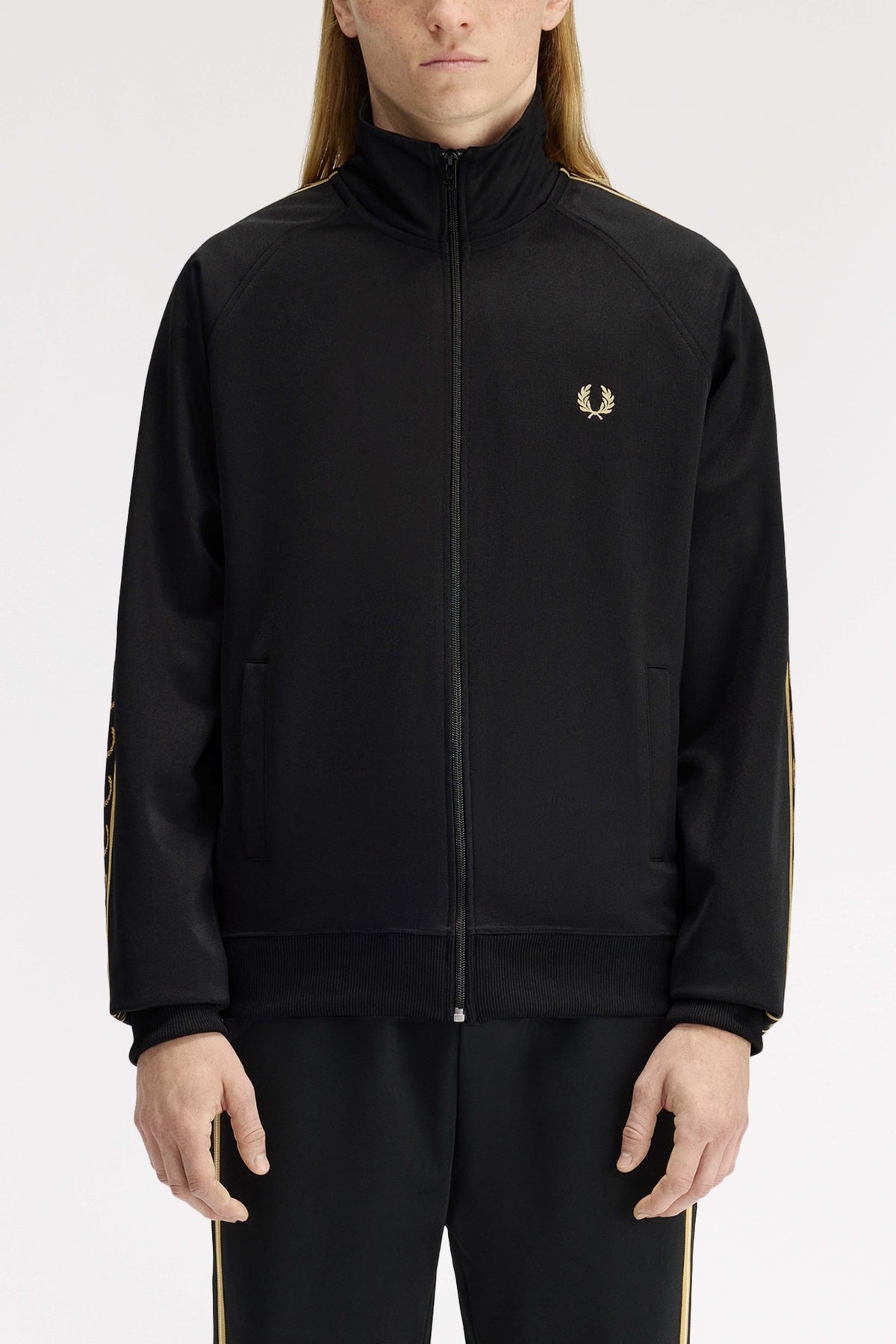 FRED PERRY CONTRAST TAPE TRACK KACKET en color NEGRO (1)