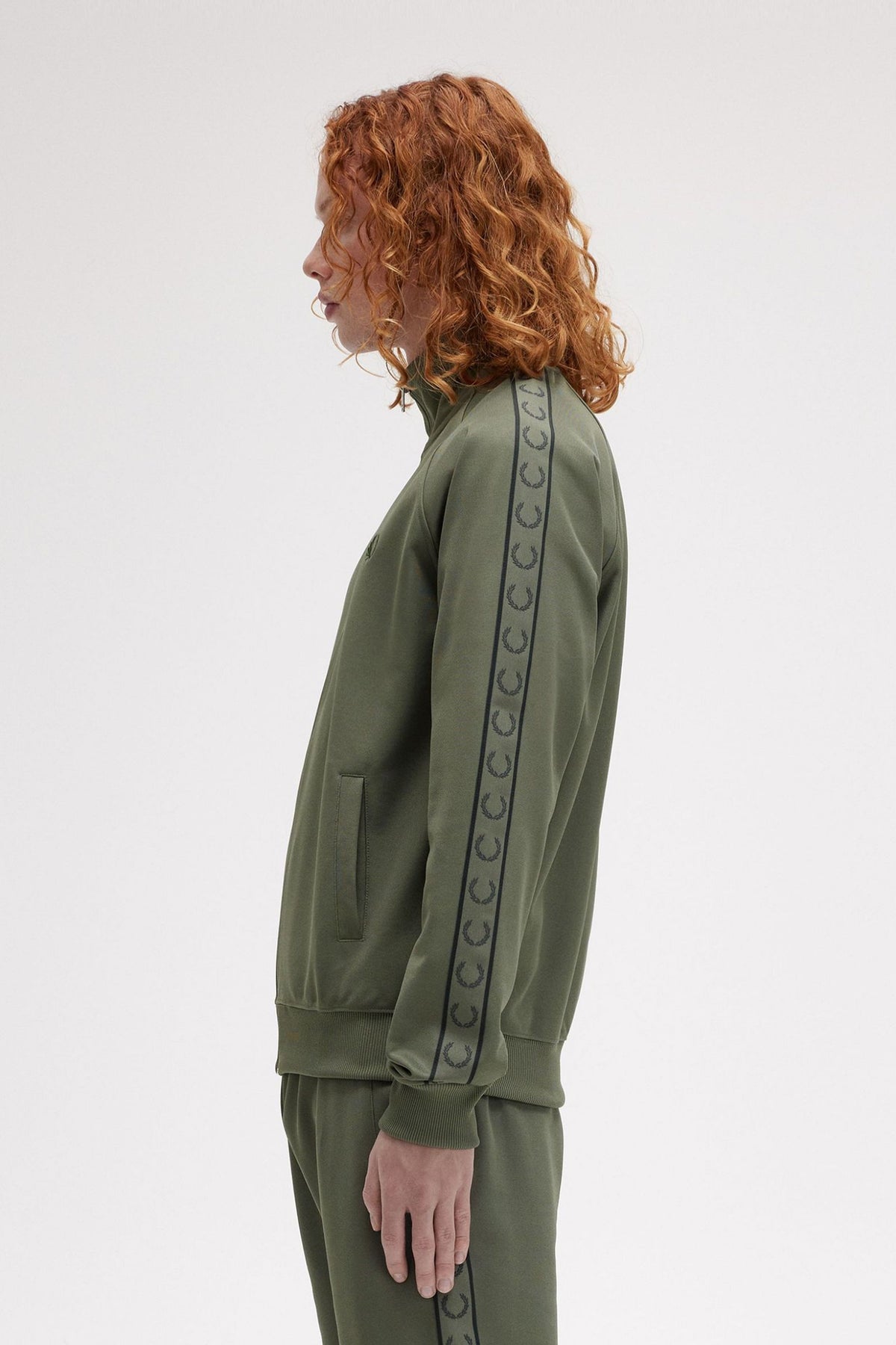 FRED PERRY CONTRAST TAPE TRACK KACKET en color VERDE (3)