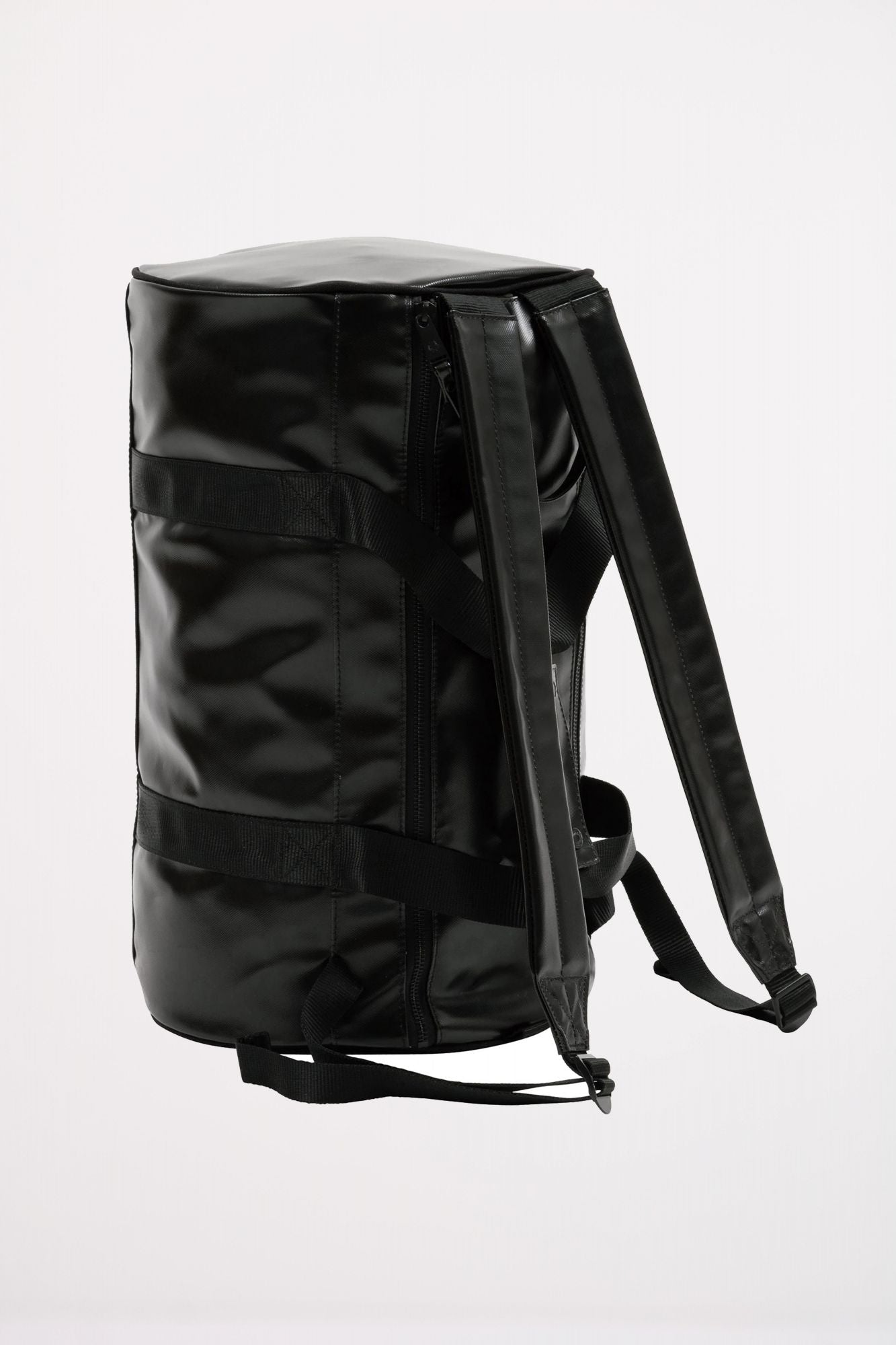 FRED PERRY TONAL BARREL BACKPACK en color NEGRO (4)