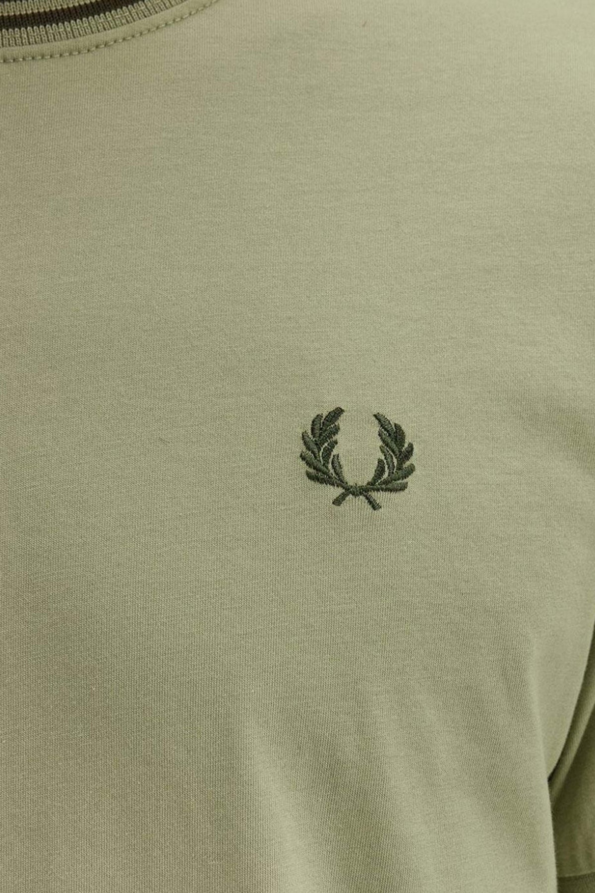 FRED PERRY  TWIN TIPPED T-SHIRT en color VERDE (3)