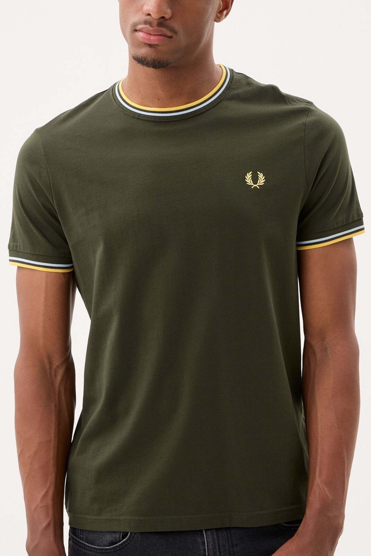 FRED PERRY  TWIN TIPPED T-SHIRT en color VERDE (1)