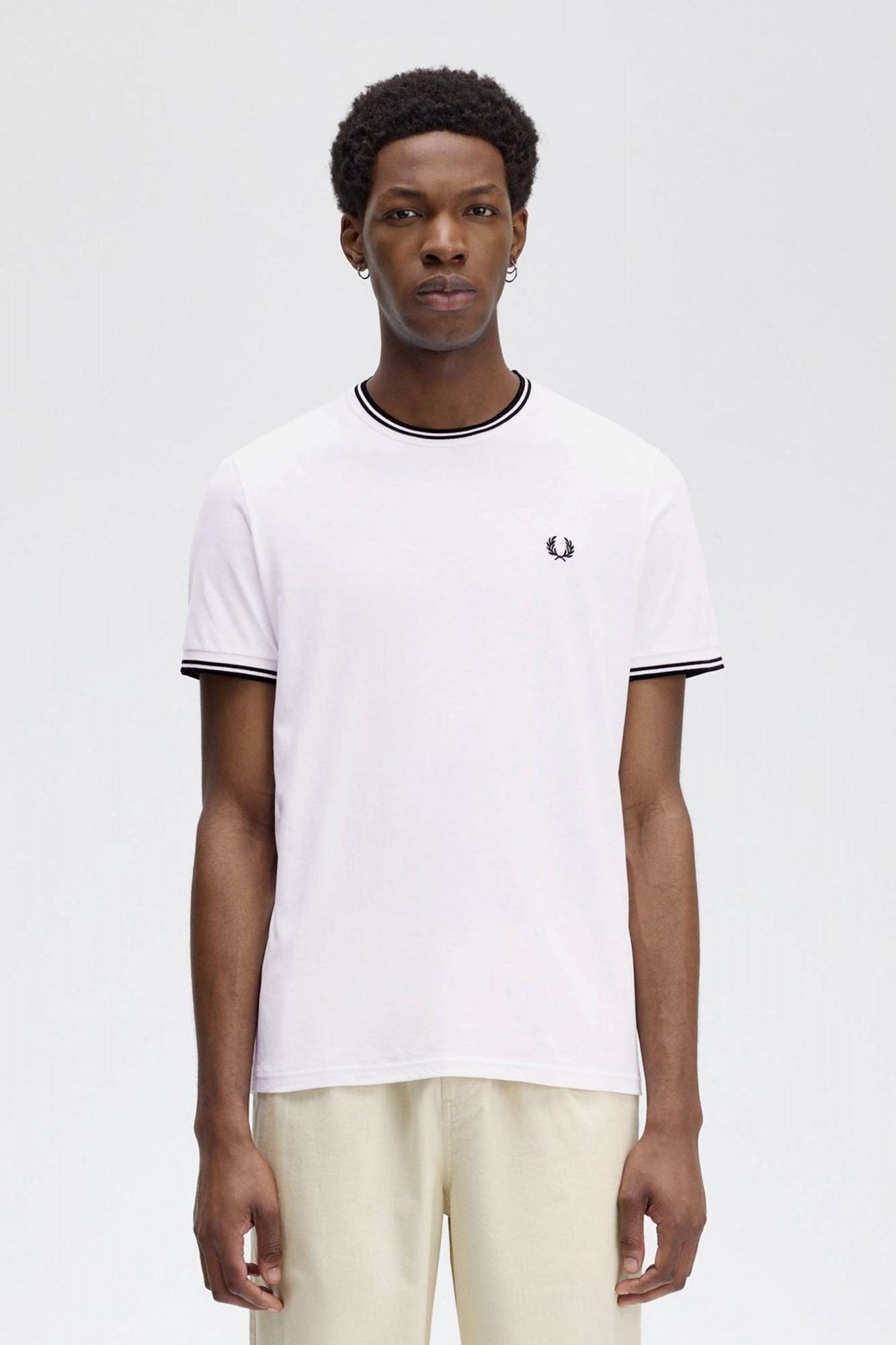 FRED PERRY  TWIN TIPPED T-SHIRT en color BLANCO (1)