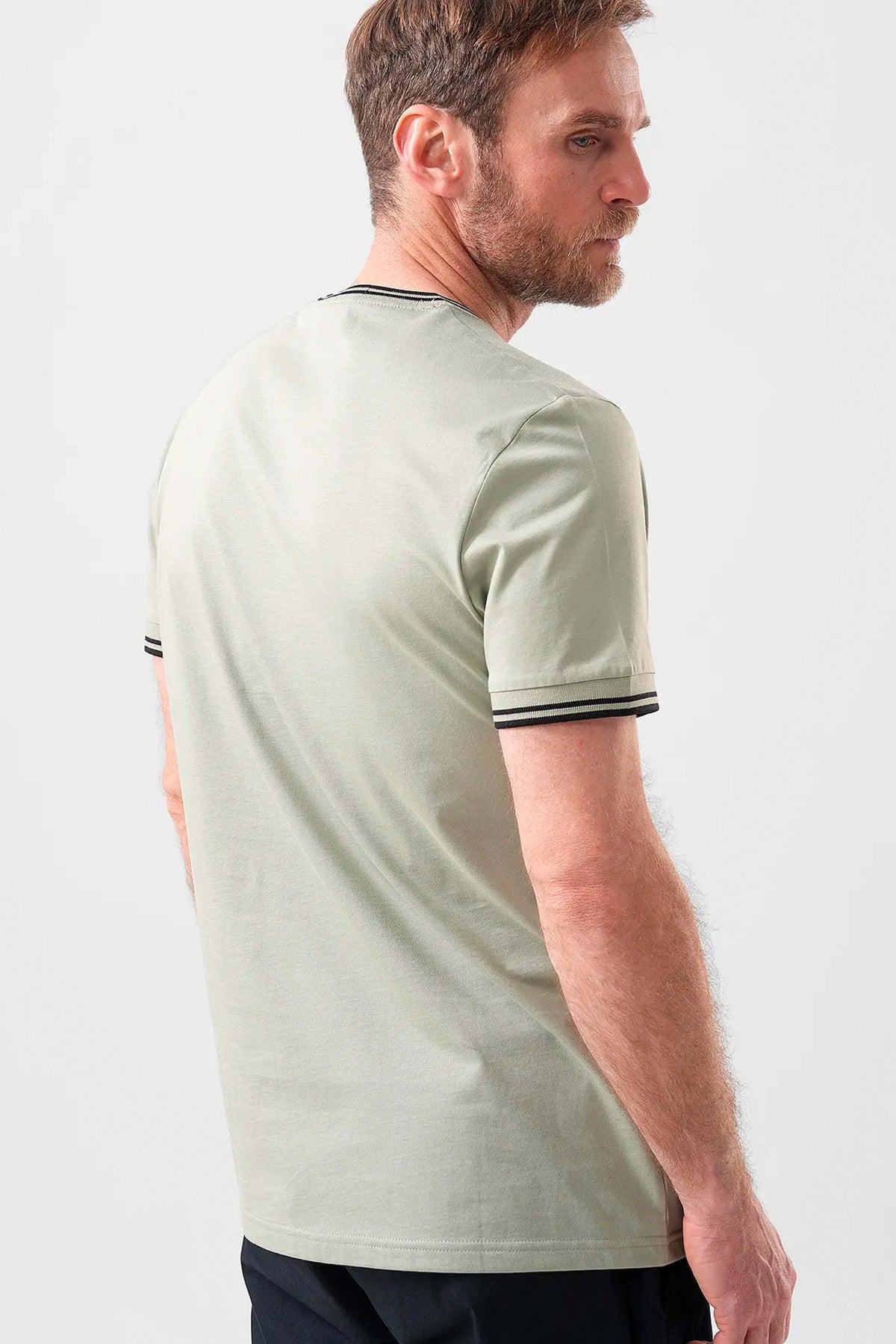 FRED PERRY  TWIN TIPPED T-SHIRT en color VERDE (4)