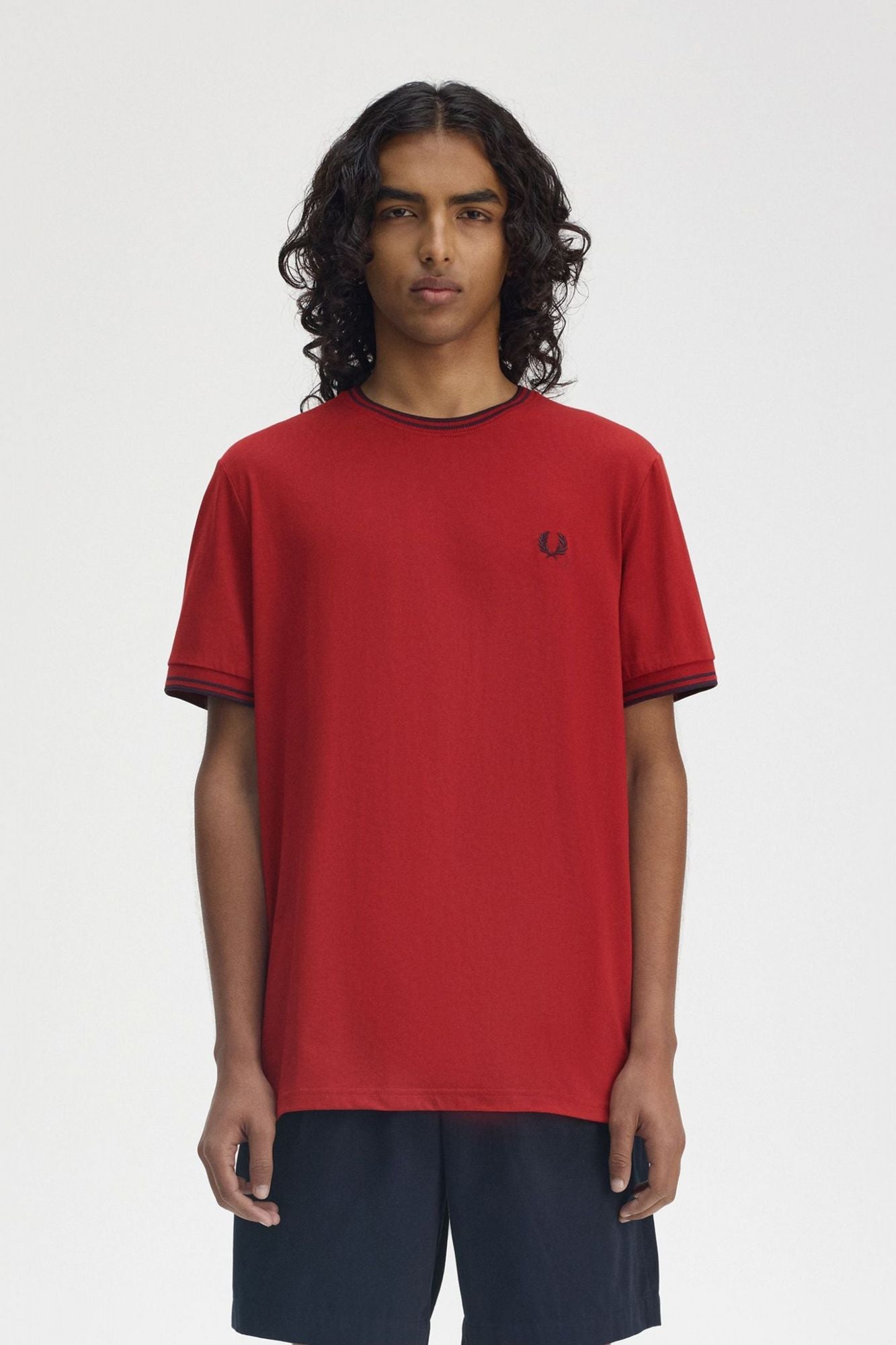 FRED PERRY  TWIN TIPPED T-SHIRT en color ROJO (1)