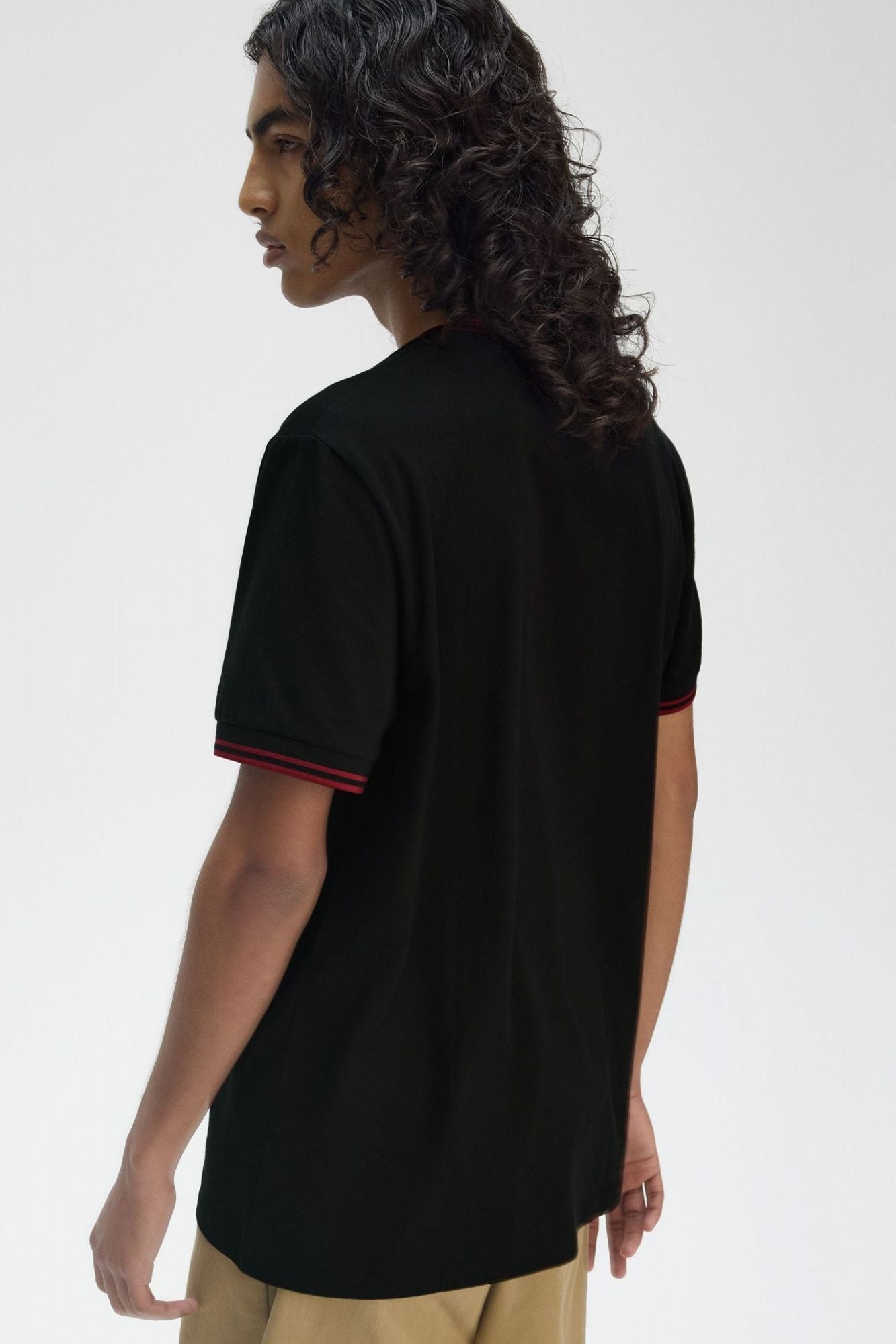 FRED PERRY TWIN TIPPED en color NEGRO (3)