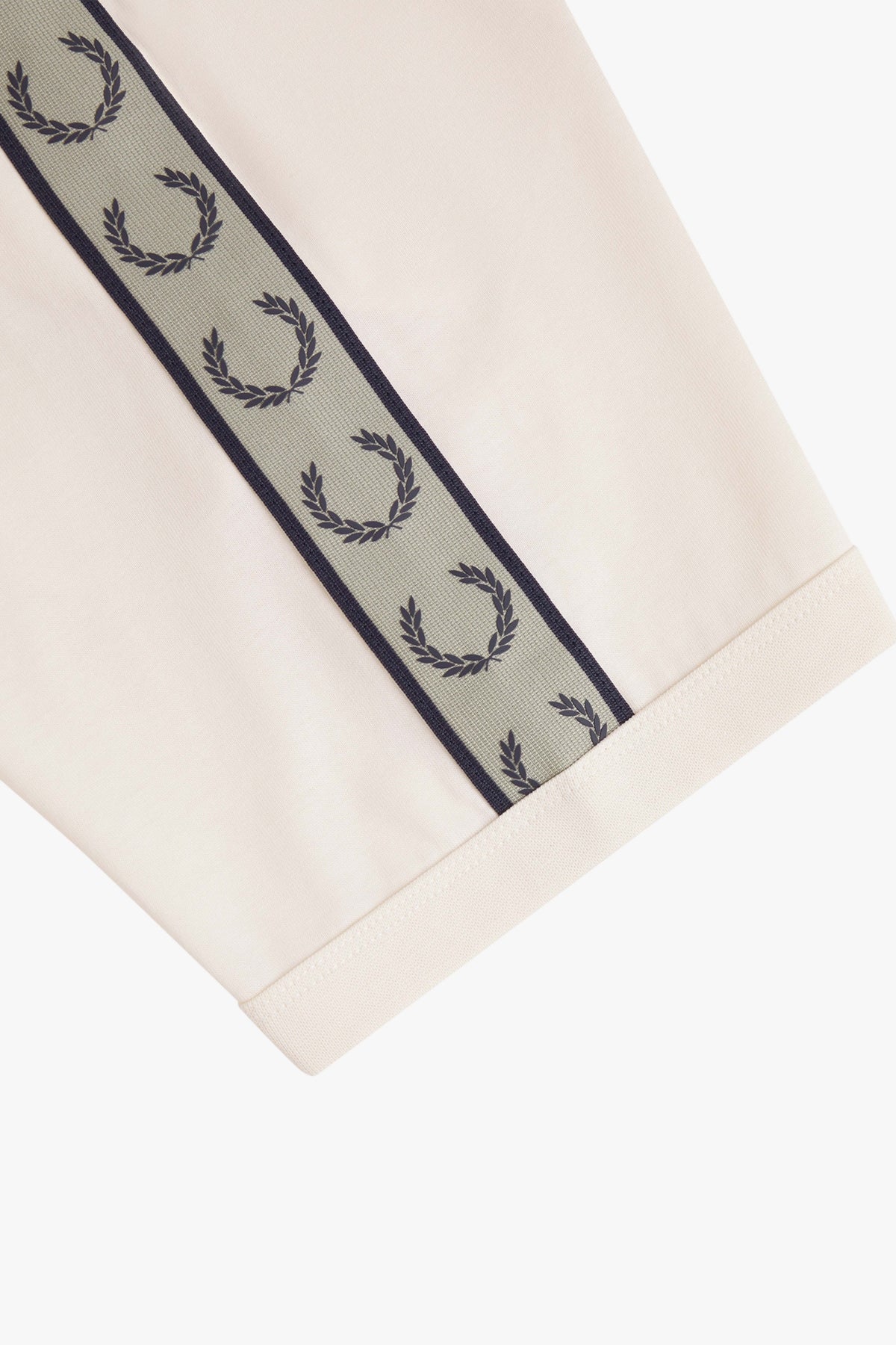 FRED PERRY CONTRAST TAPE RINGER M4613FP en color BLANCO (4)