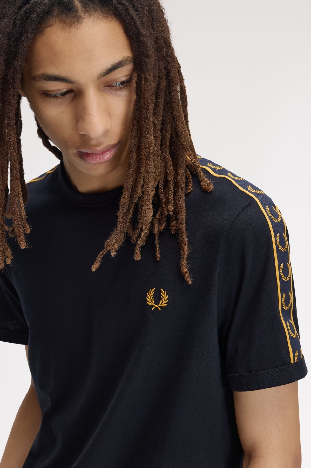 FRED PERRY M4613FP CONTRAST TAPE RINGER en color  (4)