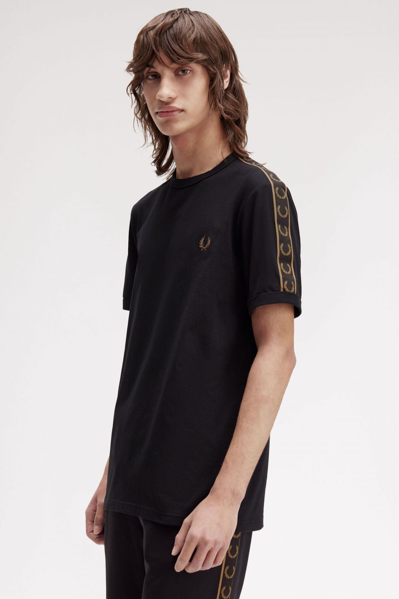 FRED PERRY CONTRAST TAPE RINGER T-SHIR en color NEGRO (4)