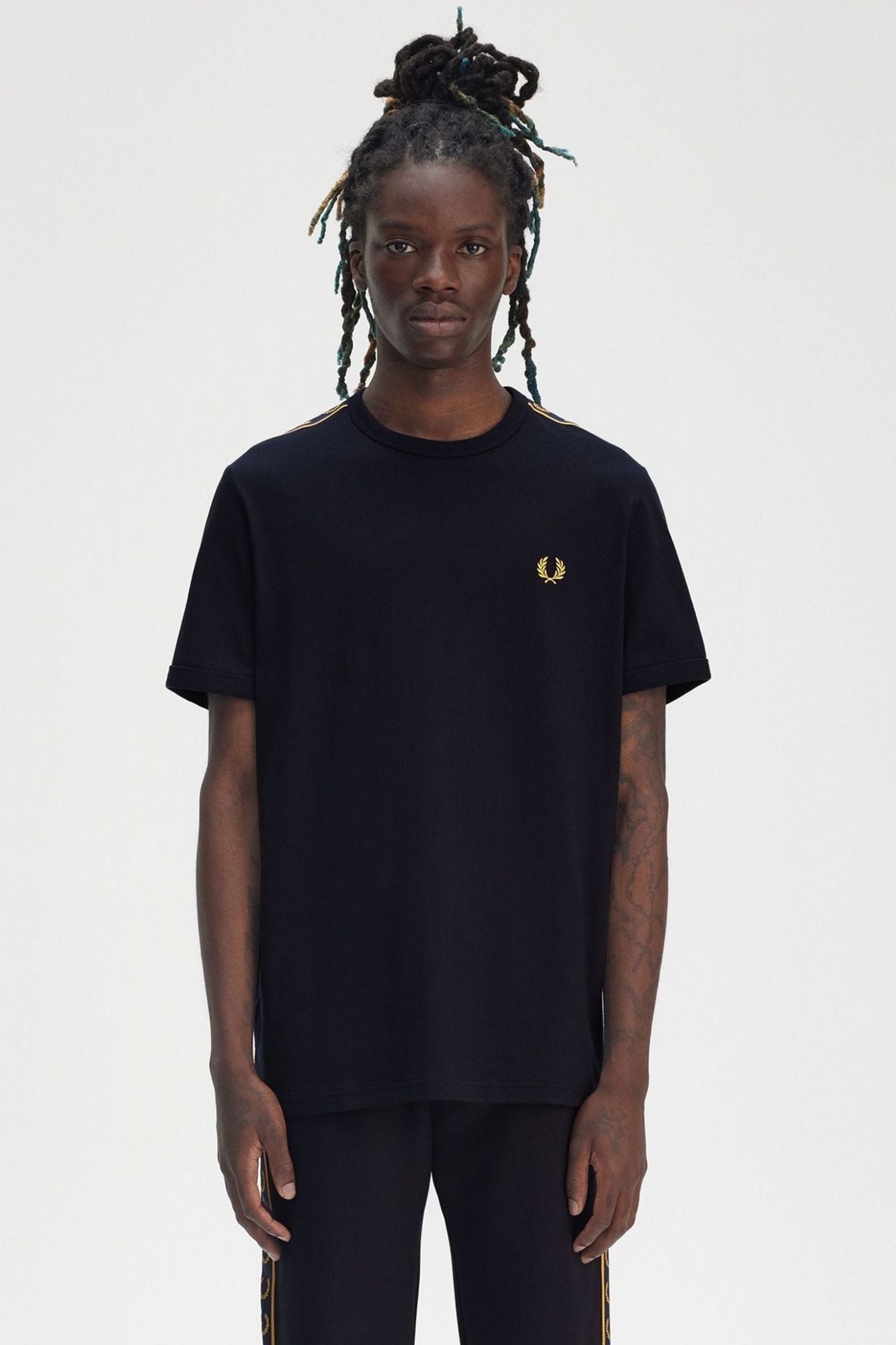 FRED PERRY CONTRAST TAPE RINGER T-SHIR en color AZUL (1)