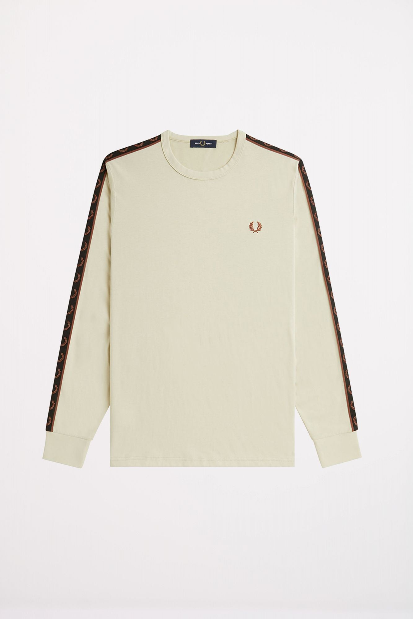 FRED PERRY TAPED LONG SLEEVE TEE en color BEIS (2)