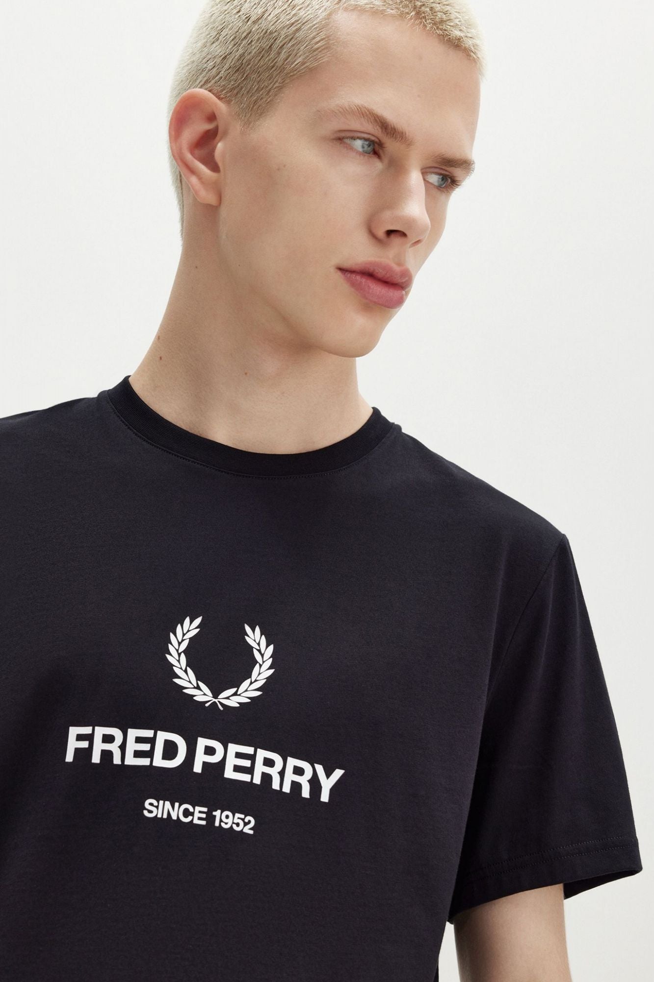 FRED PERRY GRAPHIC T-SHIRT en color NEGRO (3)