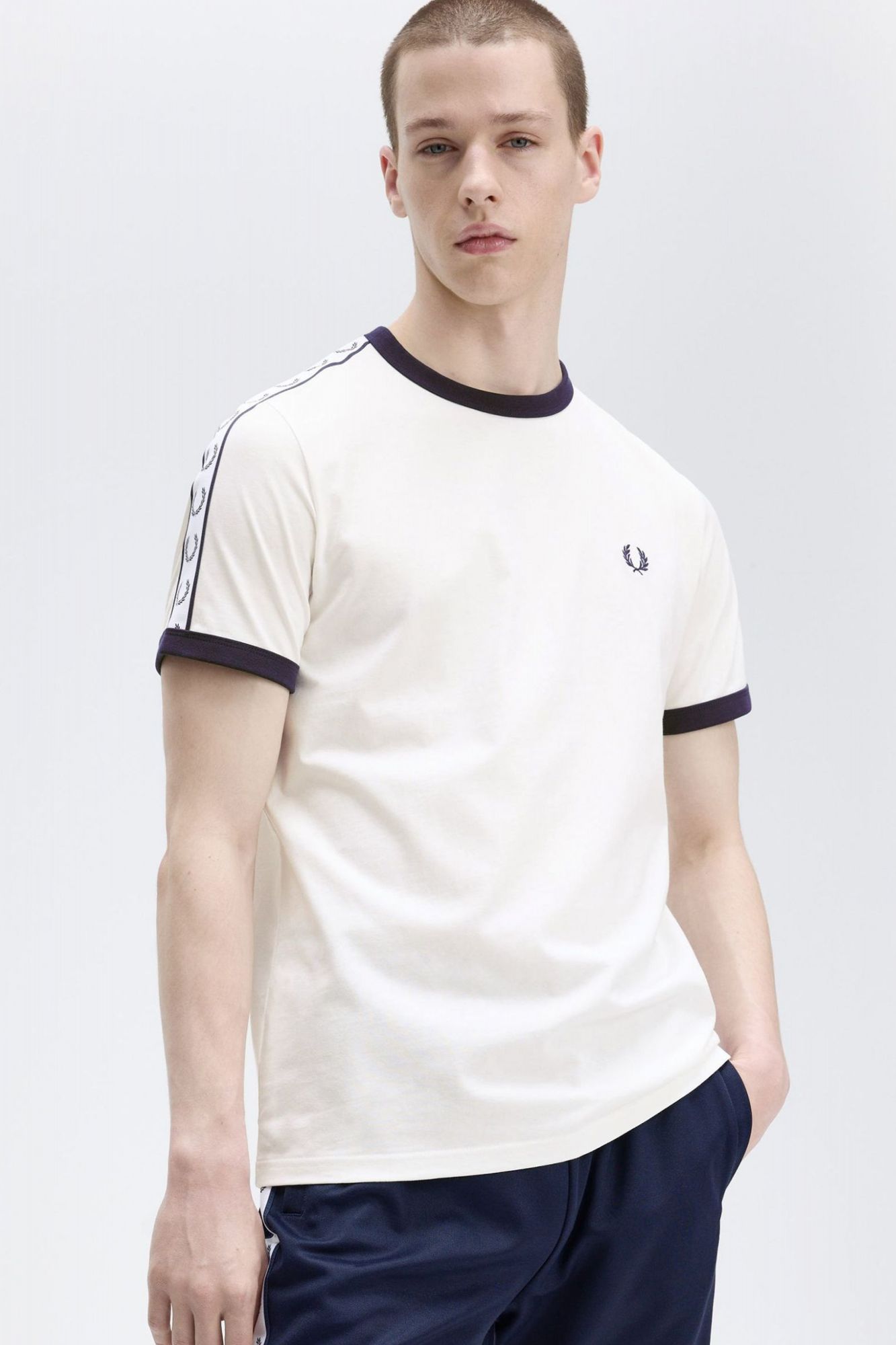 FRED PERRY  TAPED RINGER T-SHIRT en color BLANCO (4)