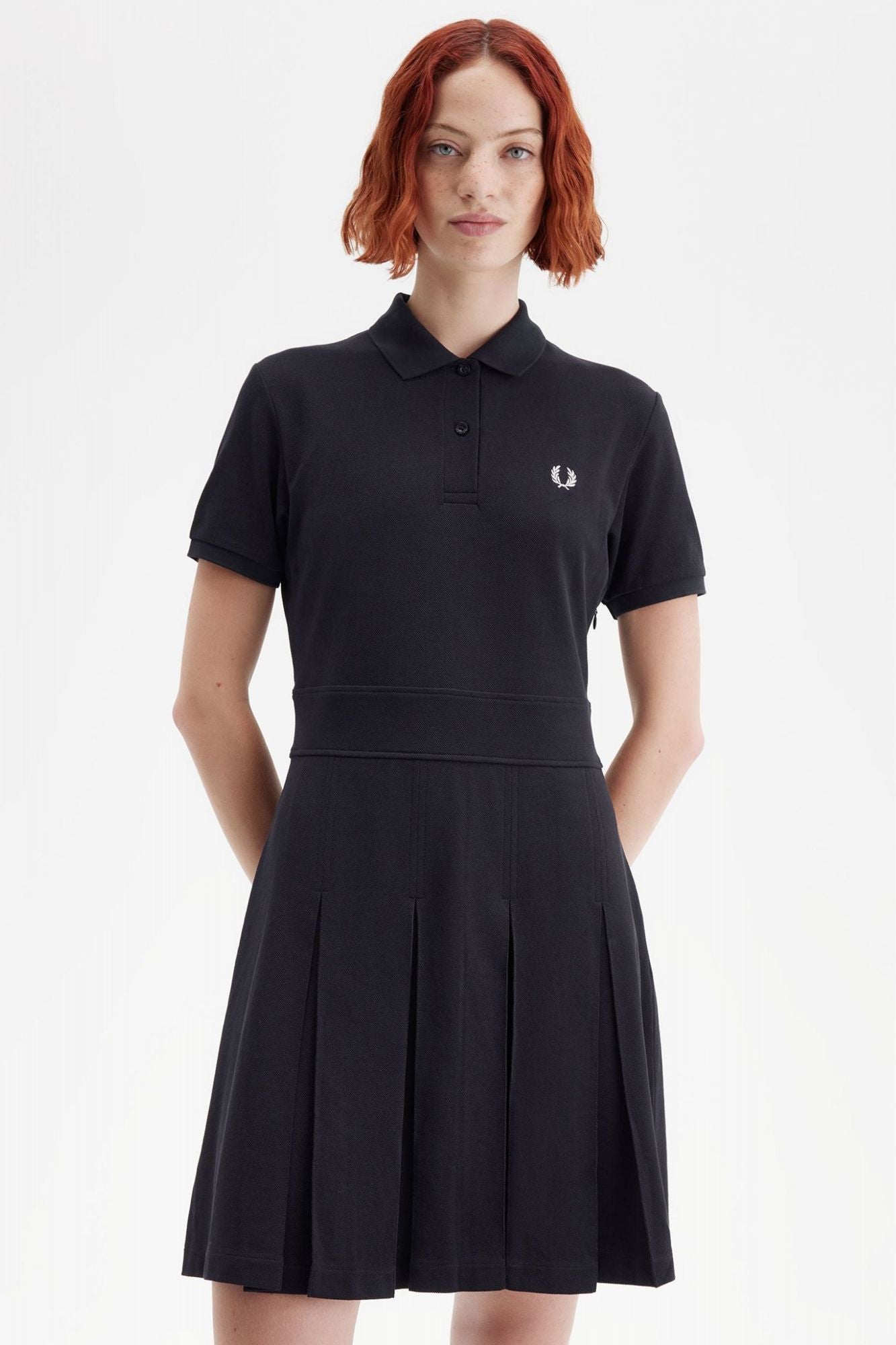 FRED PERRY PLEATED TENNIS DRESS en color NEGRO (1)