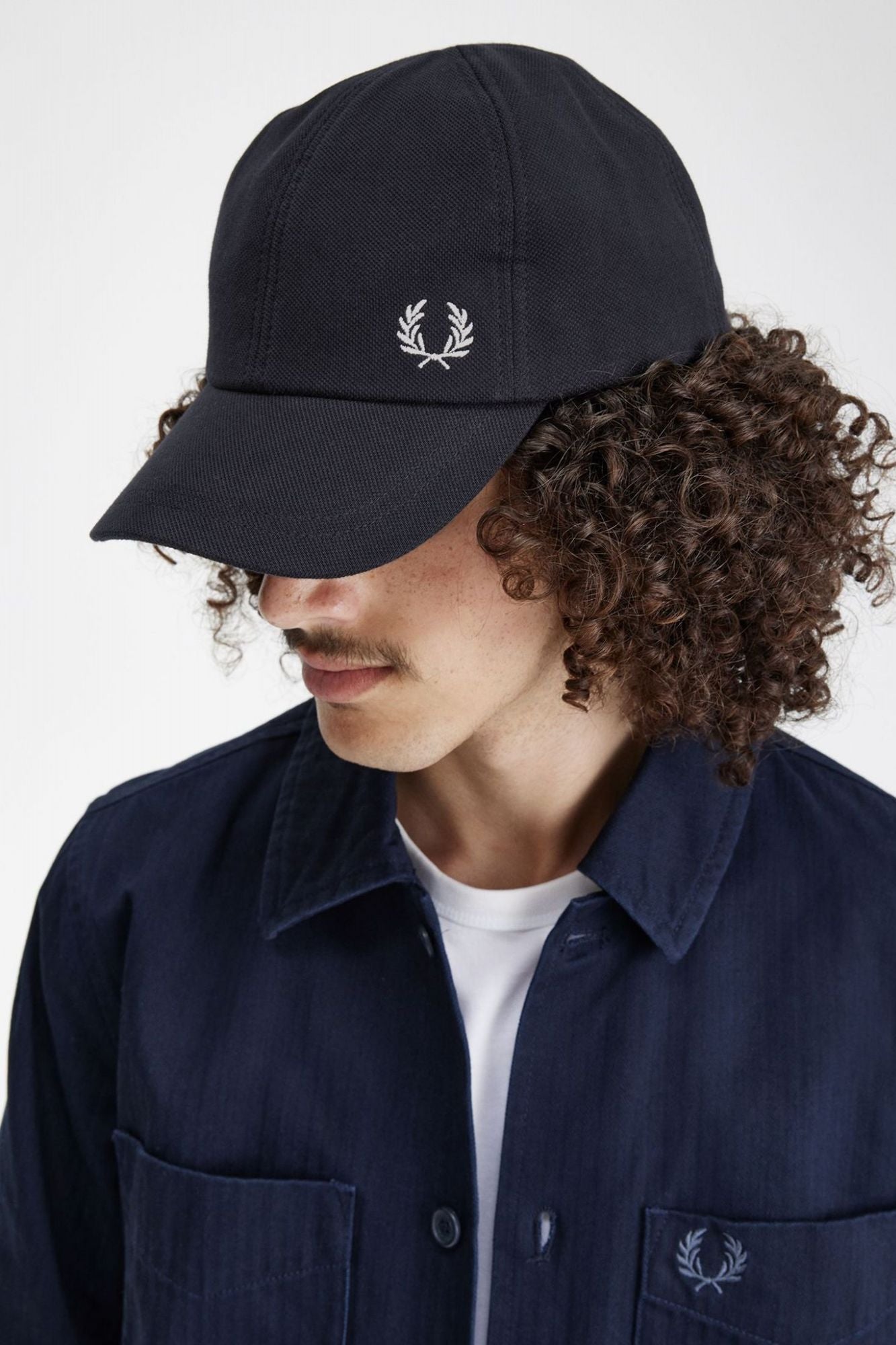 FRED PERRY PIQUE CLASSIC CAP en color NEGRO (3)