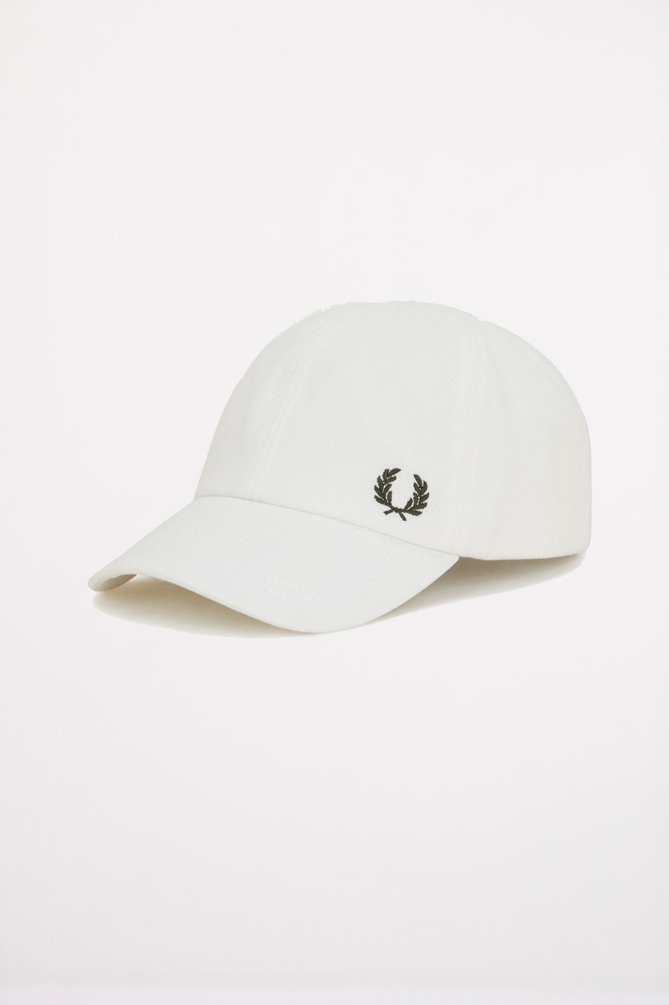 FRED PERRY  PIQUE CLASSIC CAP en color BLANCO (1)