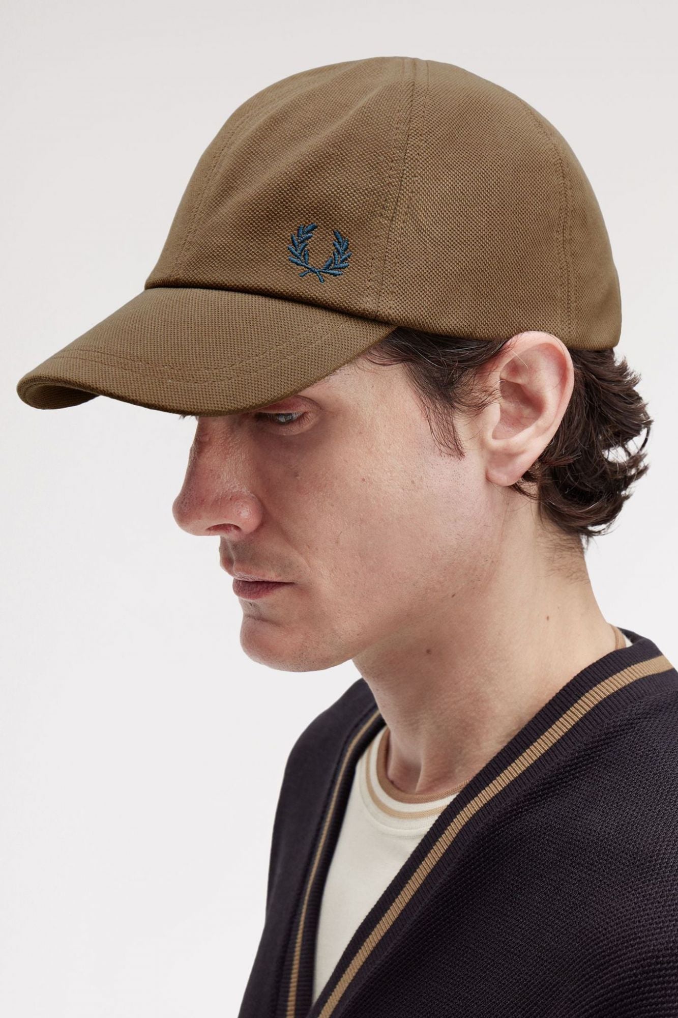 FRED PERRY PIQUE CLASSIC CAP en color MARRON (2)