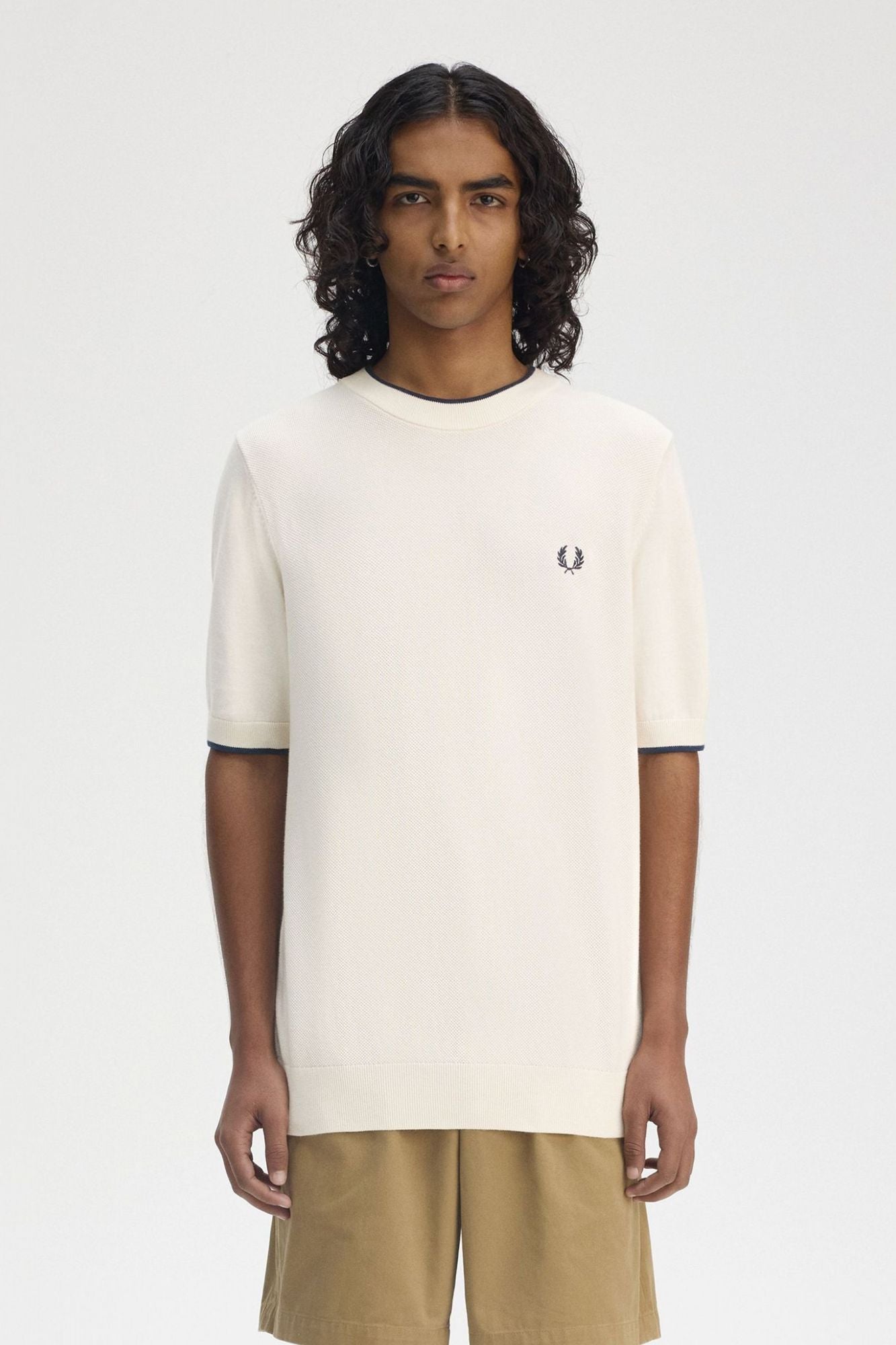 FRED PERRY TEXTURE FRONT KNITTED T-SHI en color BEIS (1)