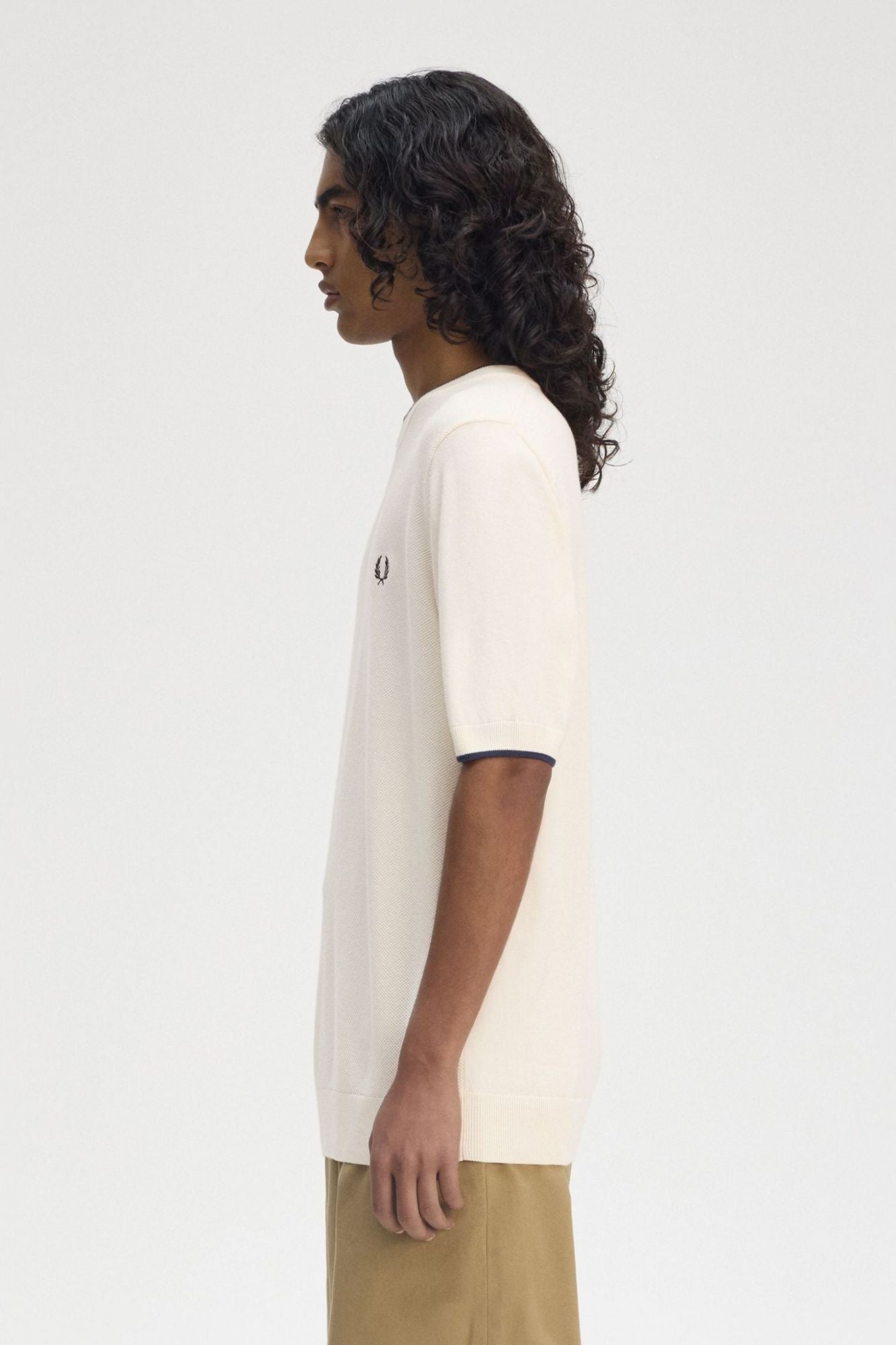 FRED PERRY TEXTURE FRONT KNITTED T-SHI en color BEIS (3)