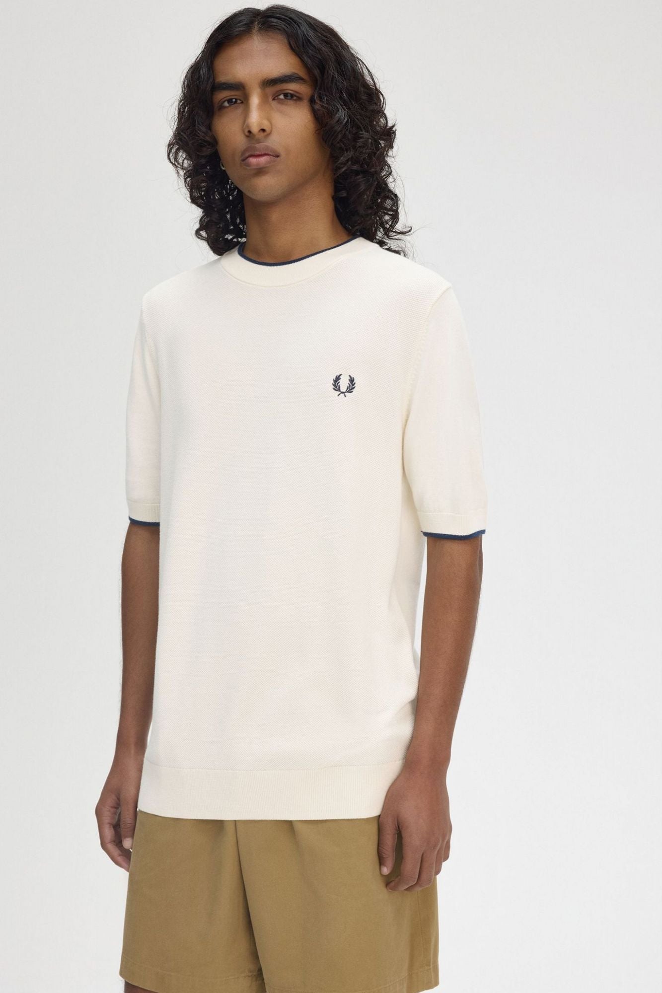 FRED PERRY TEXTURE FRONT KNITTED T-SHI en color BEIS (4)