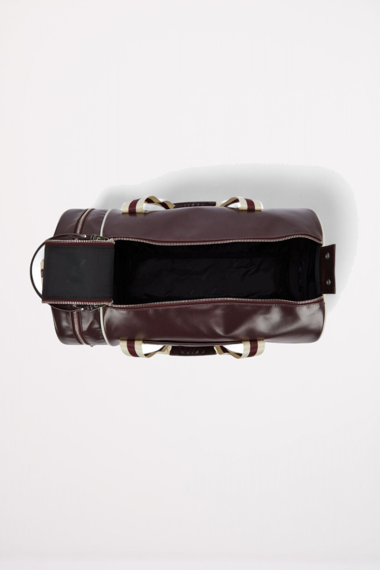 FRED PERRY CLASSIC BARREL BAG en color BURDEOS (3)