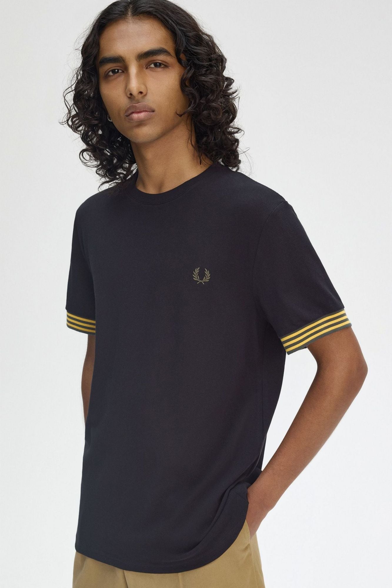 FRED PERRY STRIPED CUFF T-SHIRT en color AZUL (4)