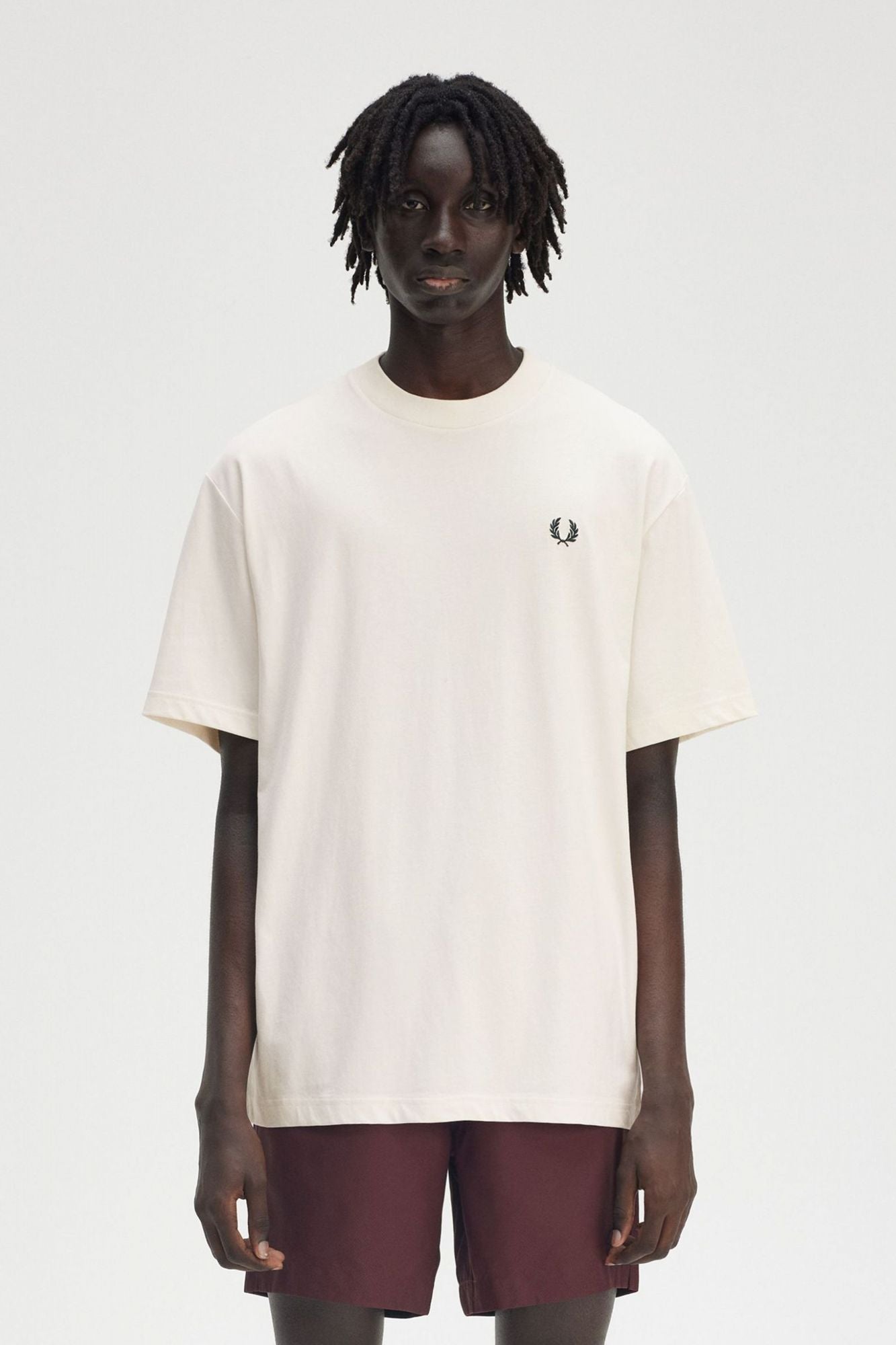 FRED PERRY EMBROIDERED CHAMPION T-SHIR en color BEIS (1)