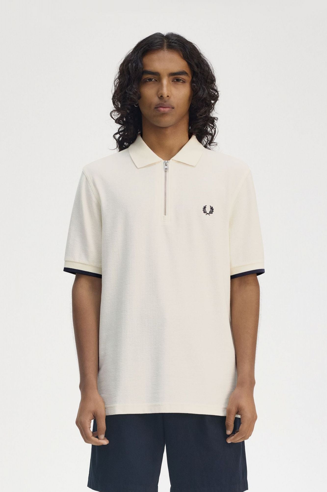 FRED PERRY CREPE PIQUE ZIP NECK en color BEIS (1)