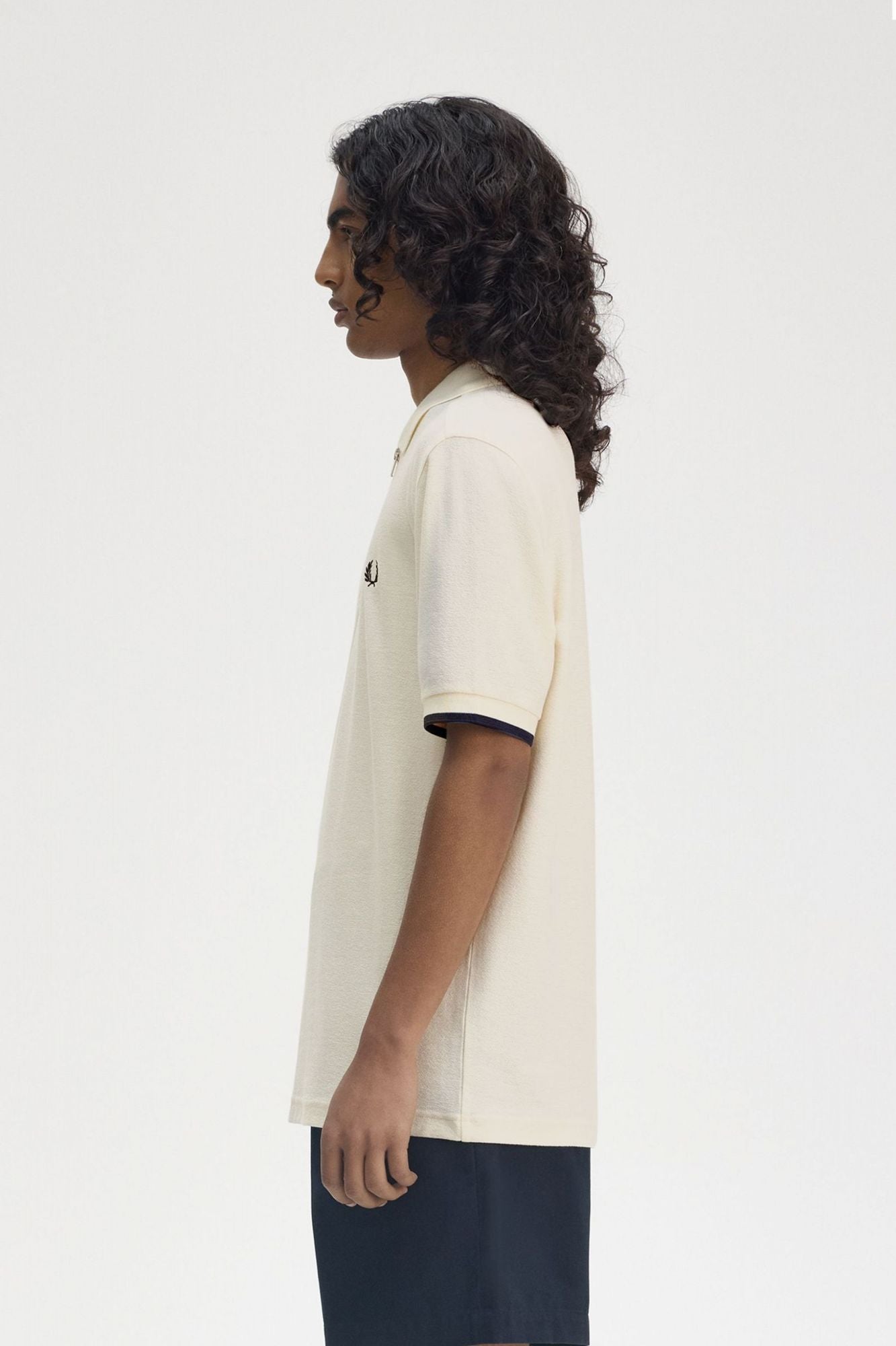 FRED PERRY CREPE PIQUE ZIP NECK en color BEIS (2)