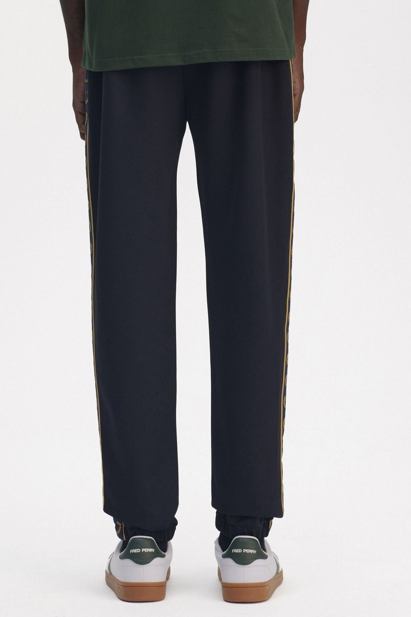 FRED PERRY CONTRAST TAPED TRACK PANT en color AZUL (4)