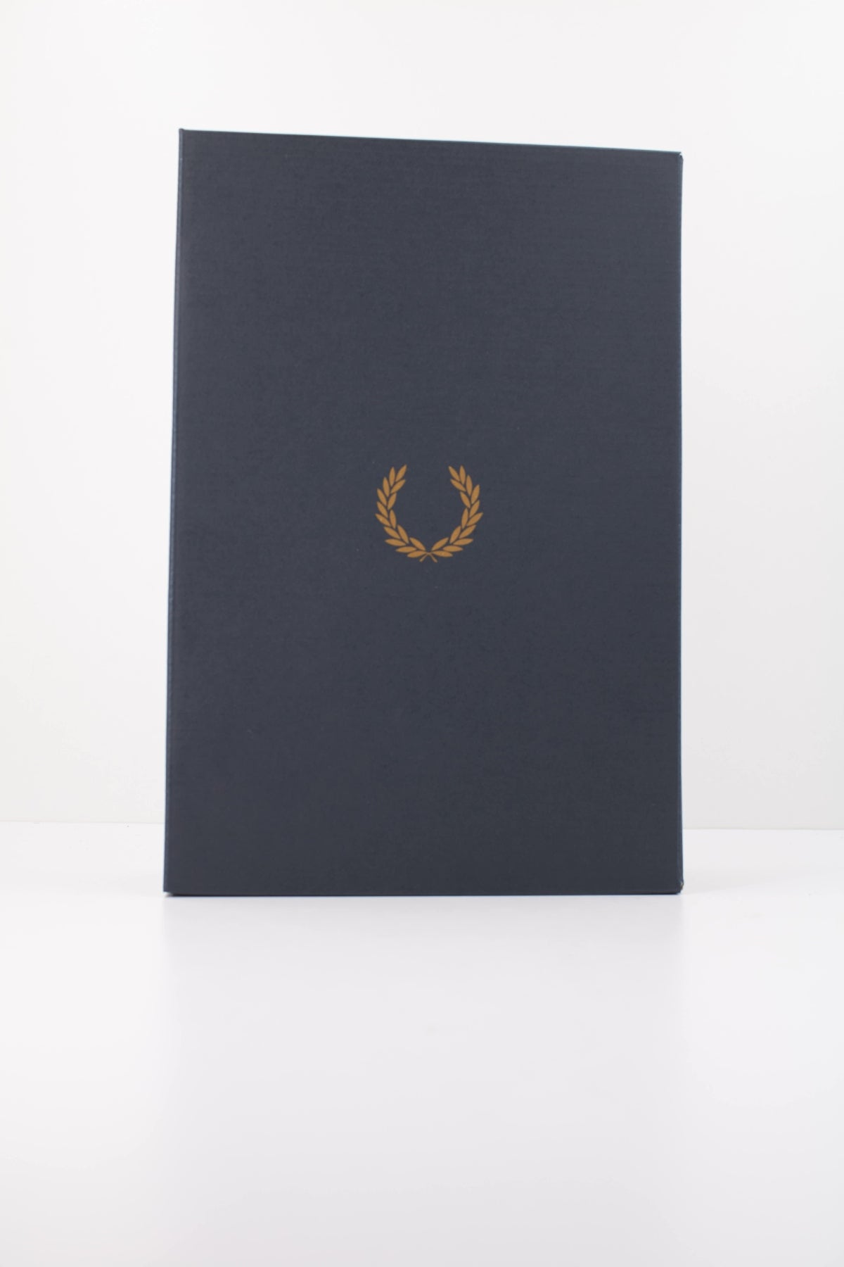 FRED PERRY B4 EMBOSSED LEATHER en color AZUL (6)