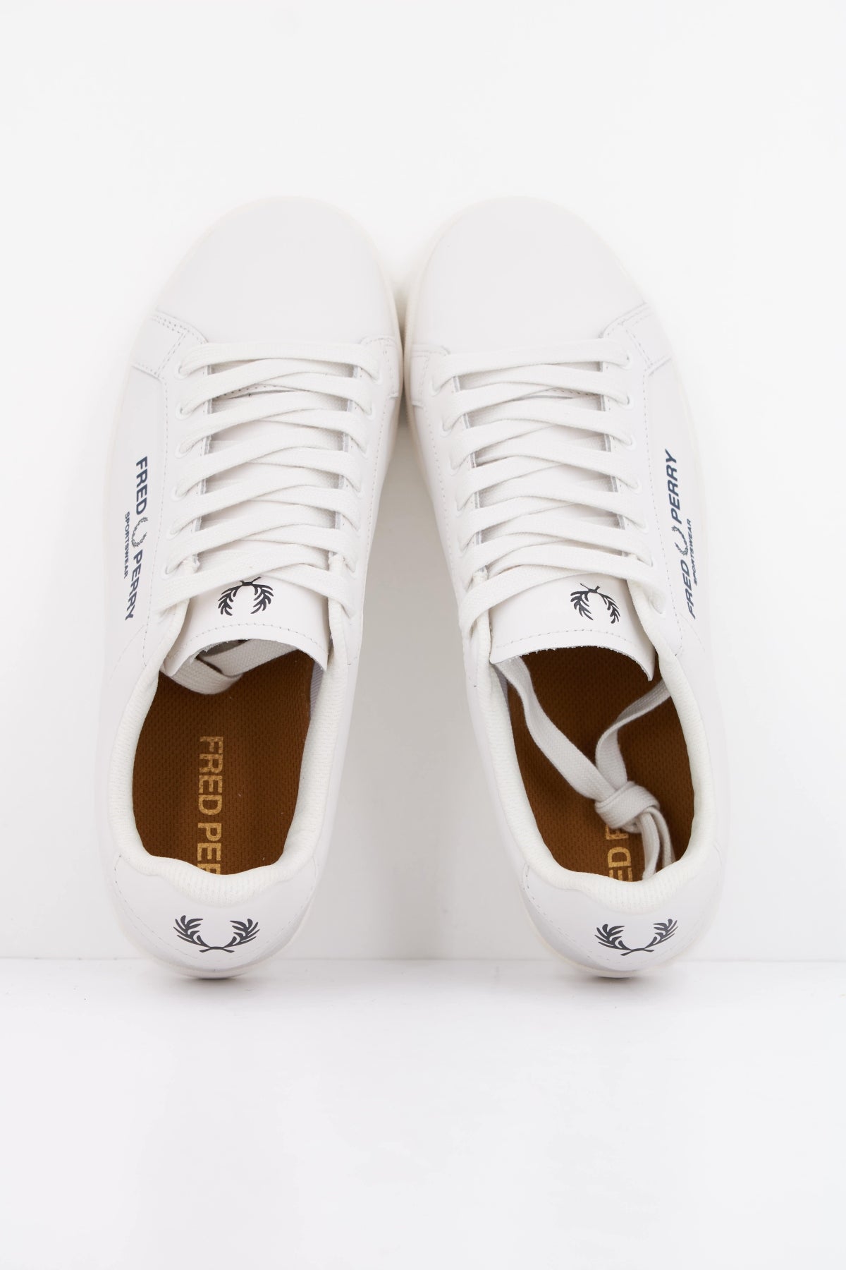 FRED PERRY LEATHER BRANDE en color BLANCO (3)