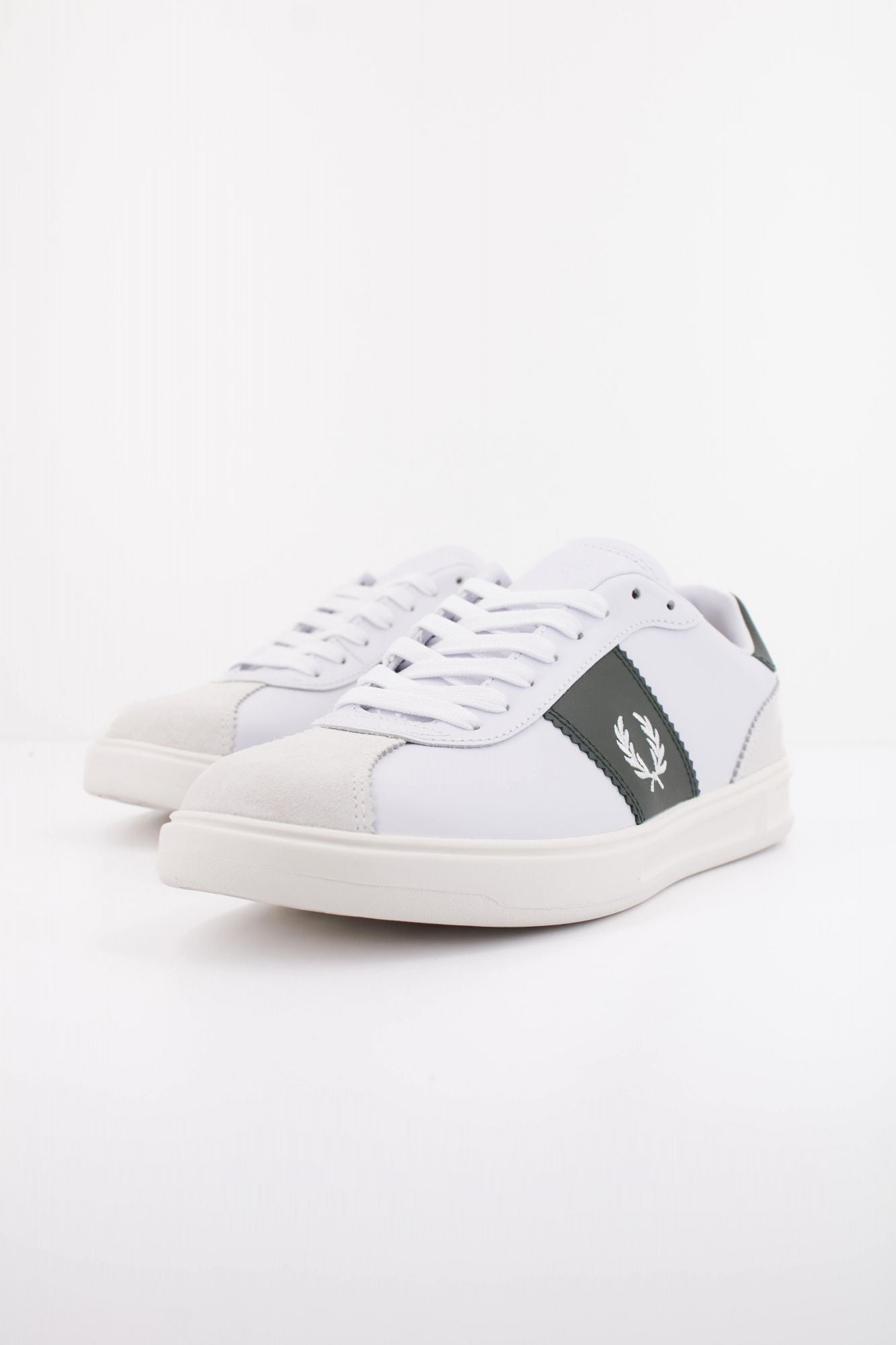FRED PERRY B4 LEATHER SUEDE en color BLANCO (2)