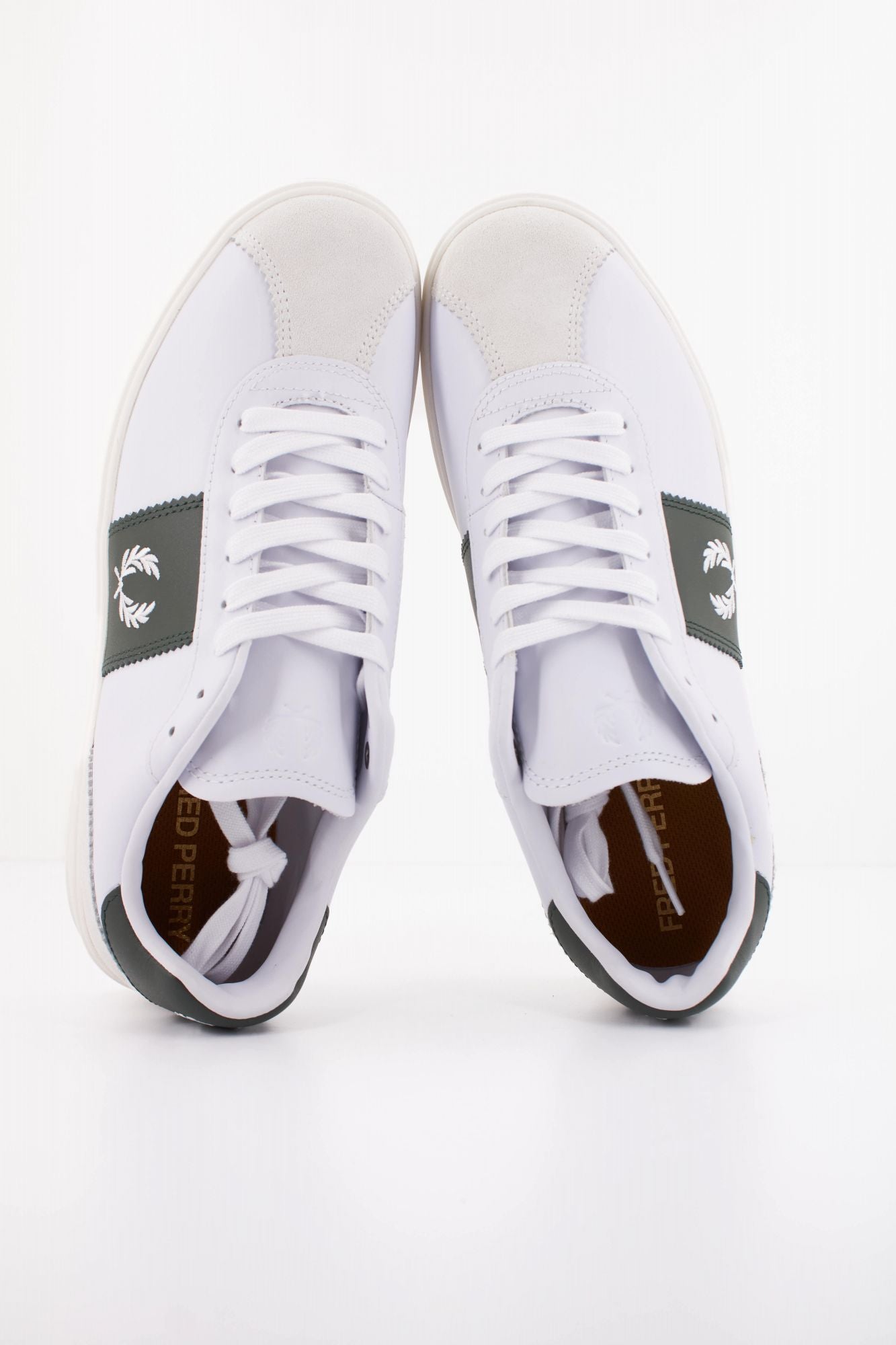 FRED PERRY B4 LEATHER SUEDE en color BLANCO (3)
