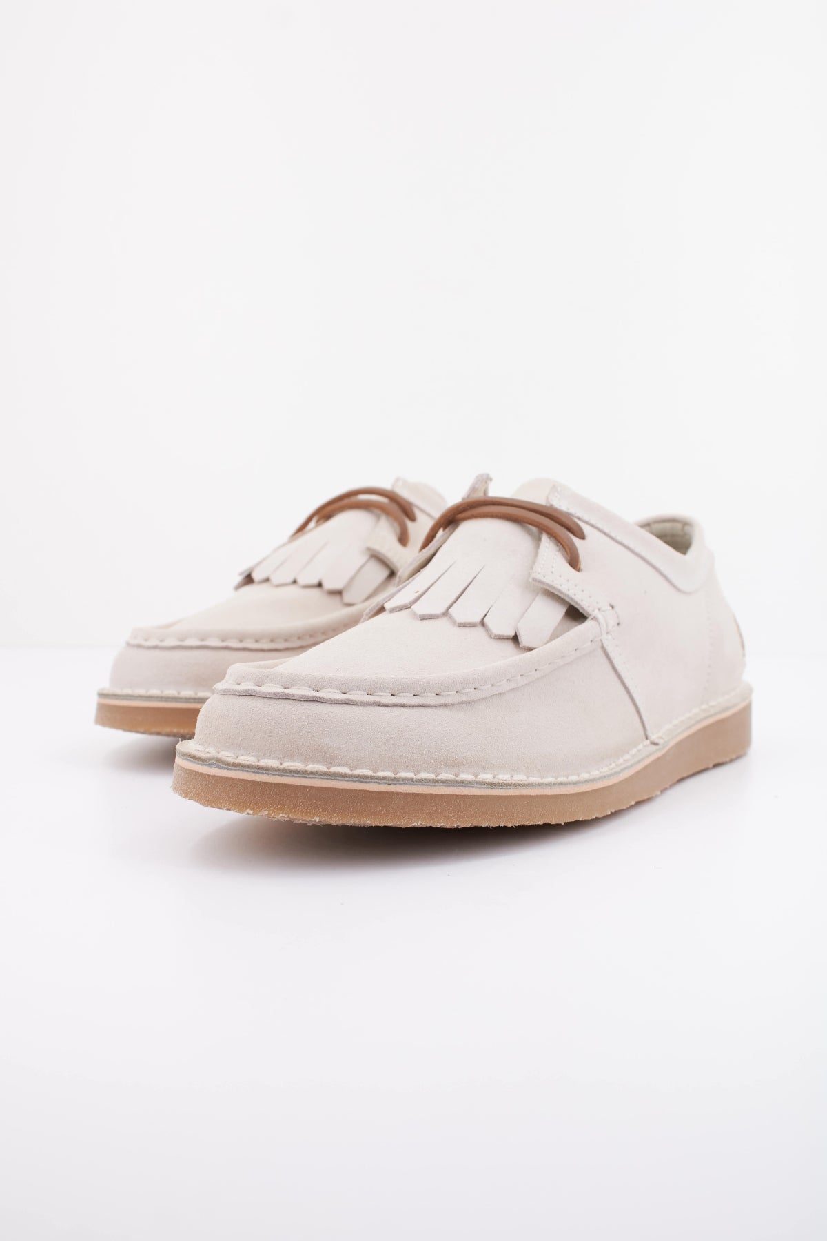FRED PERRY KENNEY LOW SUEDE  en color BEIS (2)