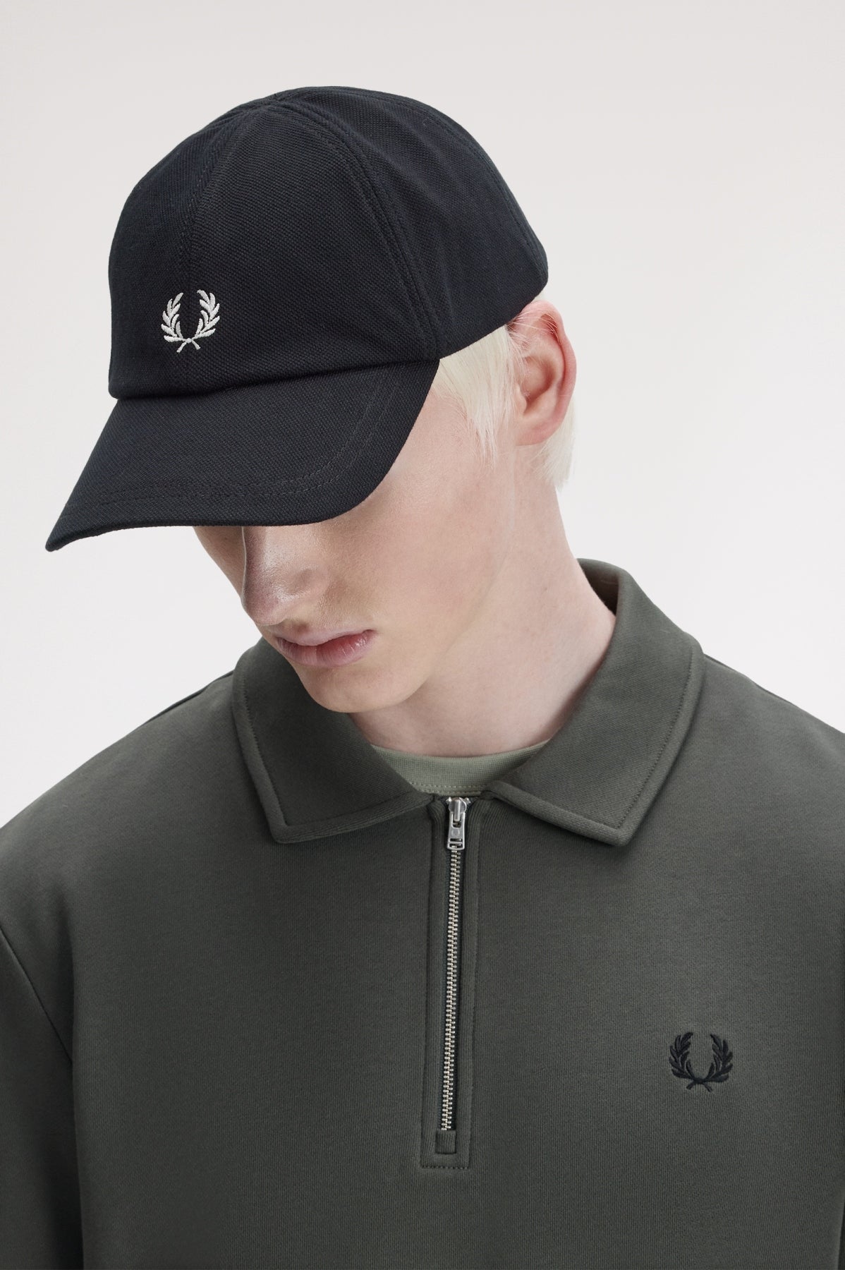 FRED PERRY HW2295FP PIQUE CLASSIC CAP en color  (1)