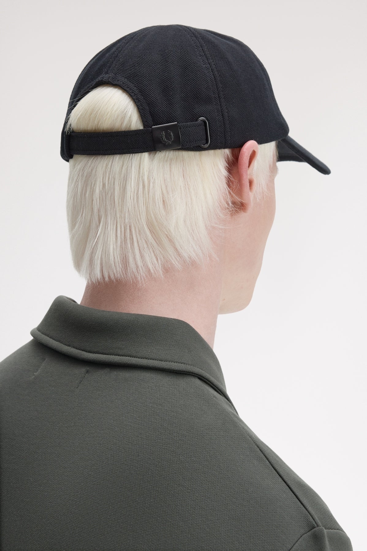 FRED PERRY HW2295FP PIQUE CLASSIC CAP en color  (2)