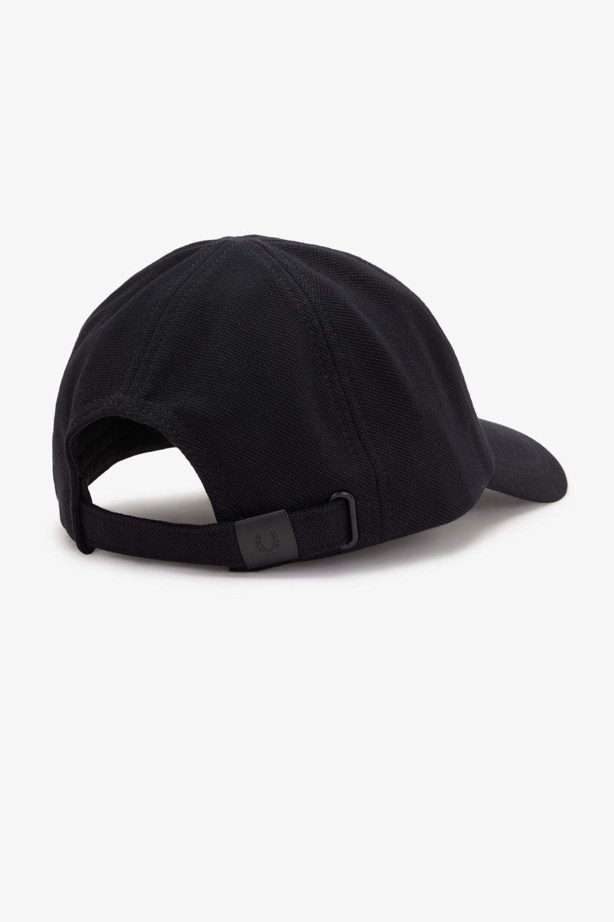 FRED PERRY PIQUE CLASSIC CAP HW2295FP en color NEGRO (2)