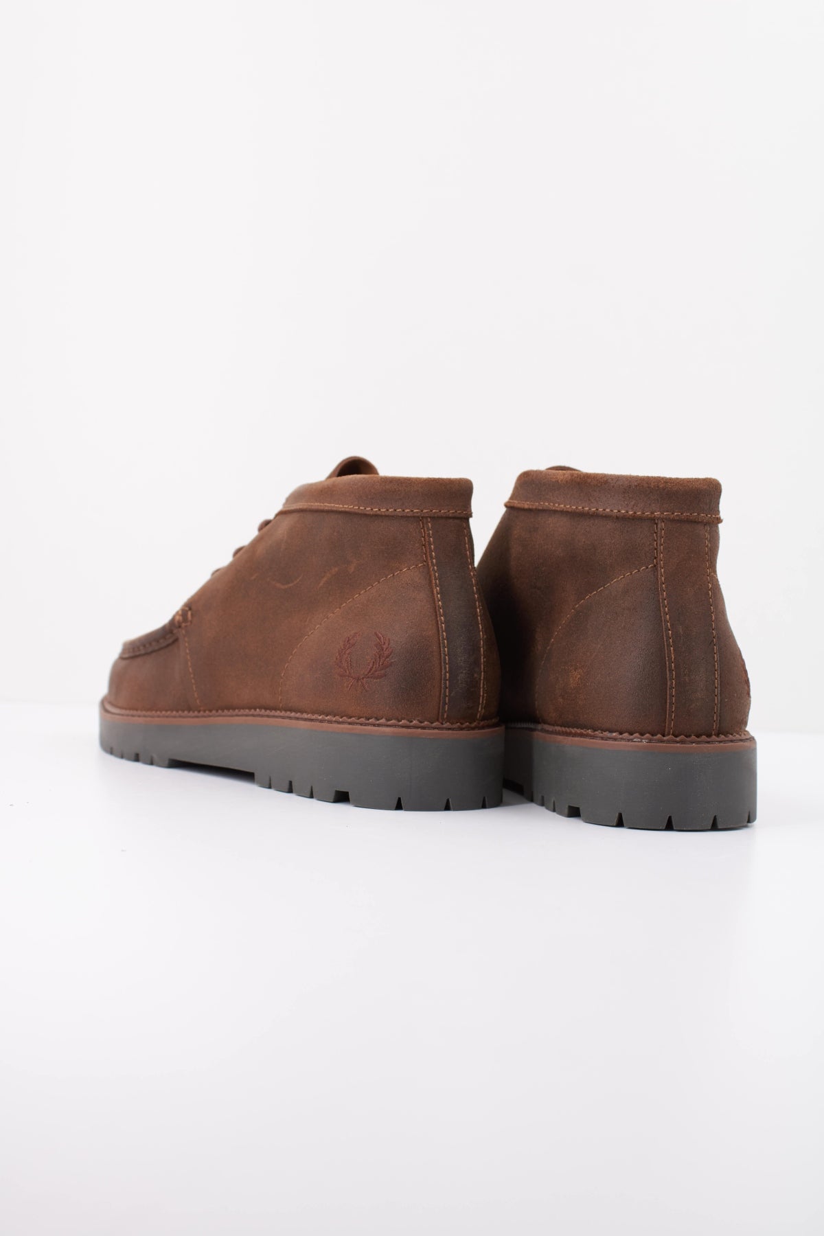 FRED PERRY KENNEY MID WAXED SUEDE B1342FP en color MARRON (4)