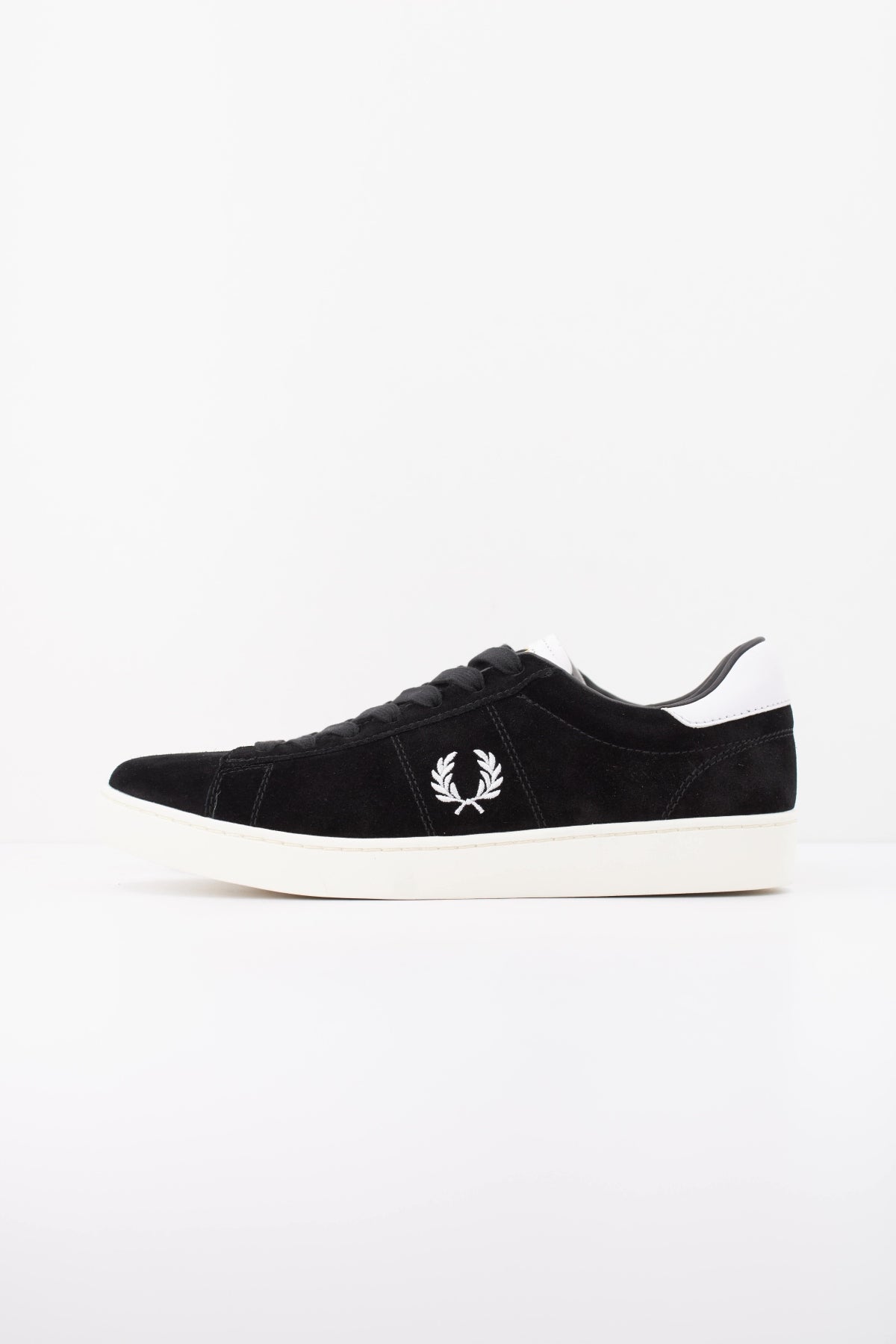 FRED PERRY B3408 ZAPATILLA SPENCER SUEDE en color NEGRO (1)