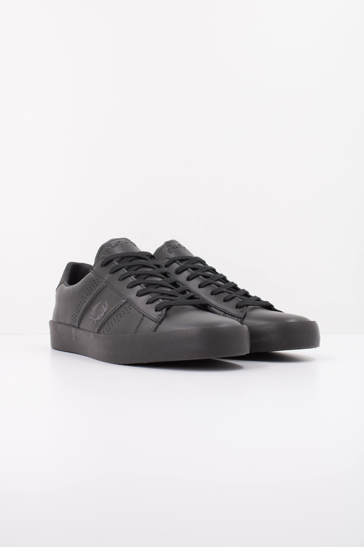 FRED PERRY B3432 en color NEGRO (2)