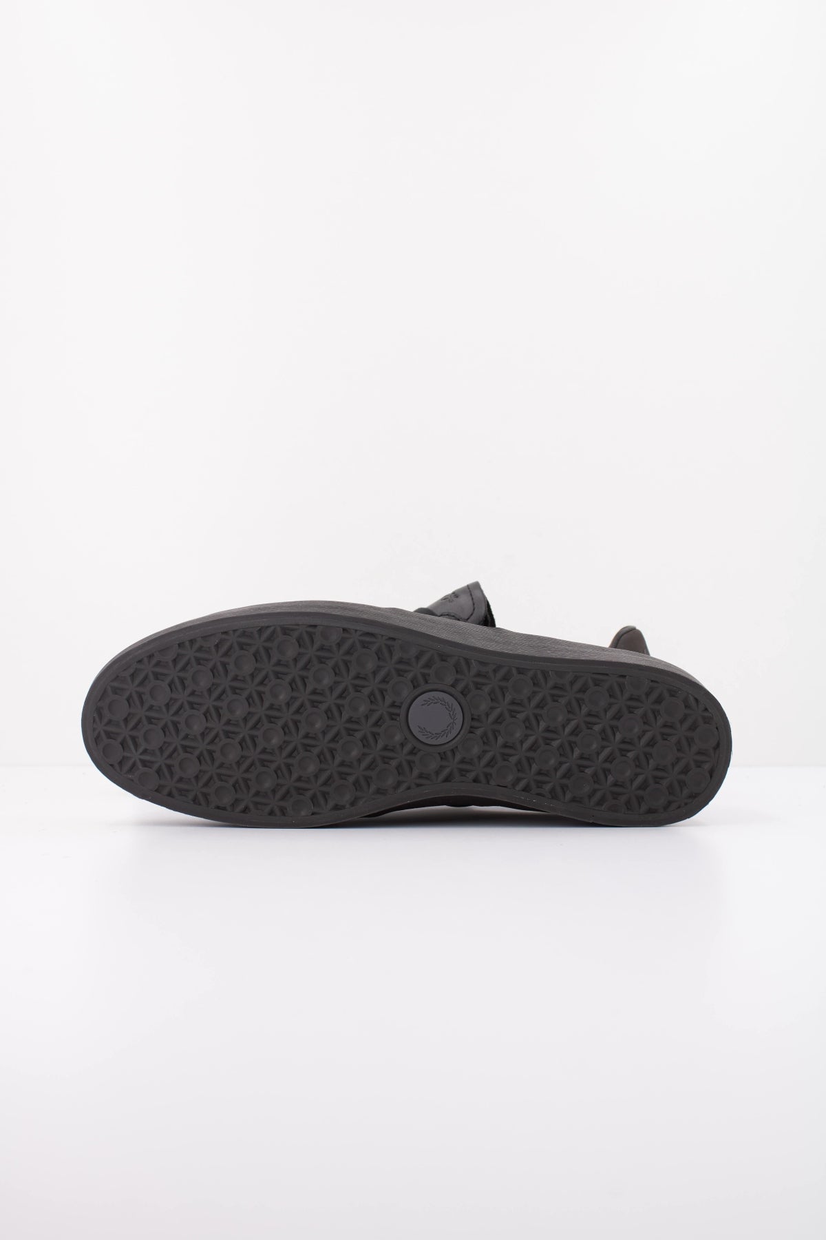 FRED PERRY B3432 en color NEGRO (5)