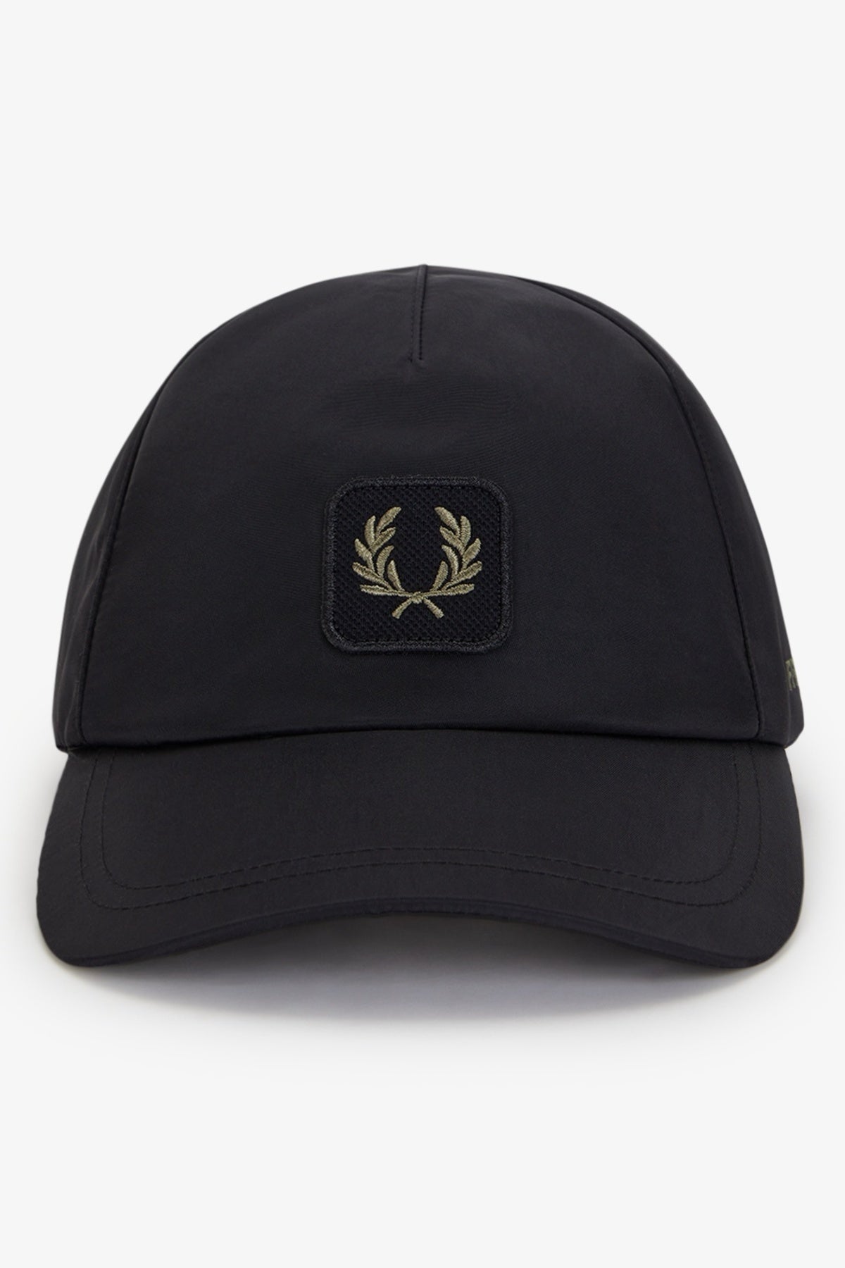 FRED PERRY CRINKLE NYLON CAP en color NEGRO (5)